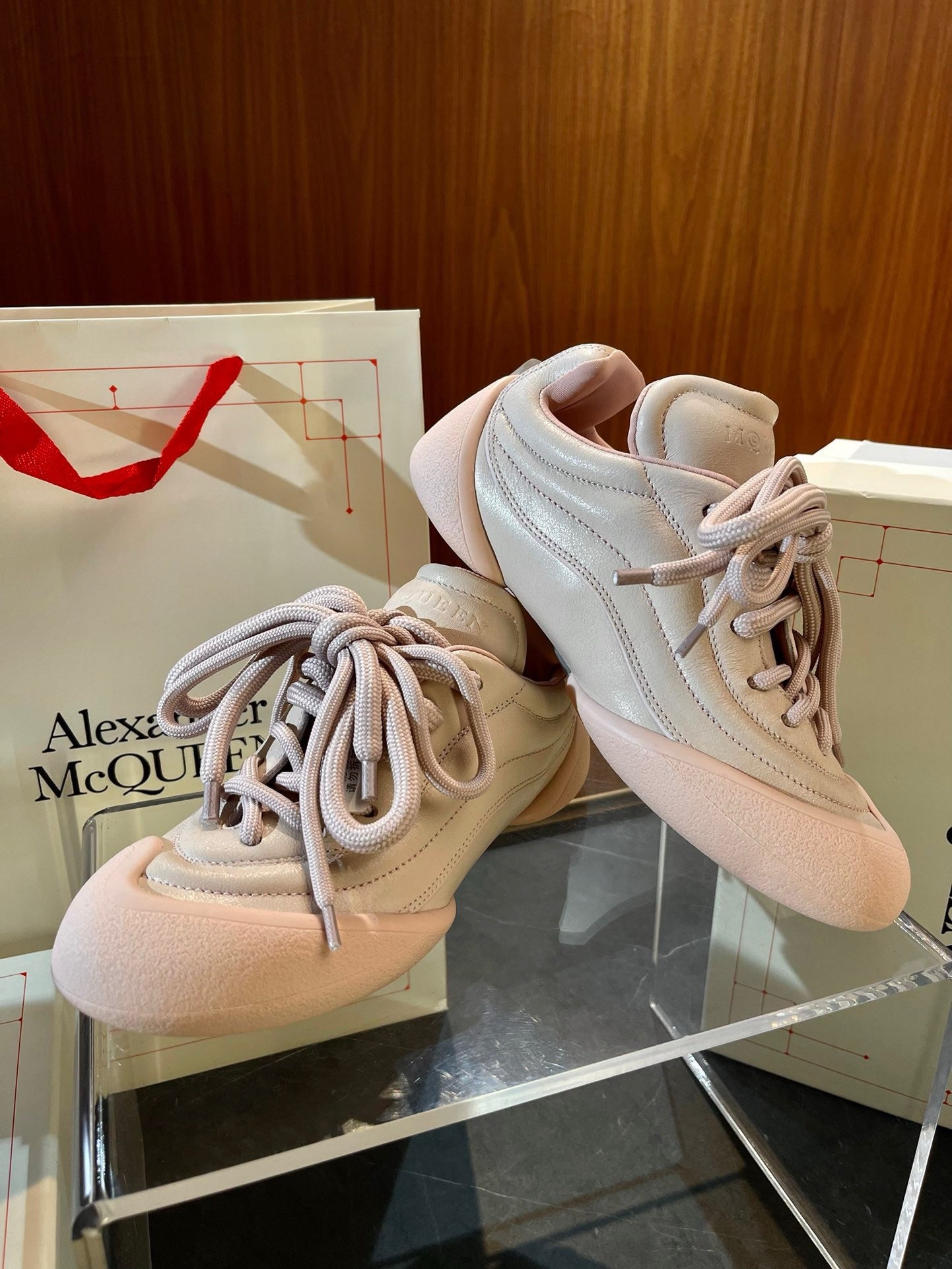 Mehrfarbige Schuhe