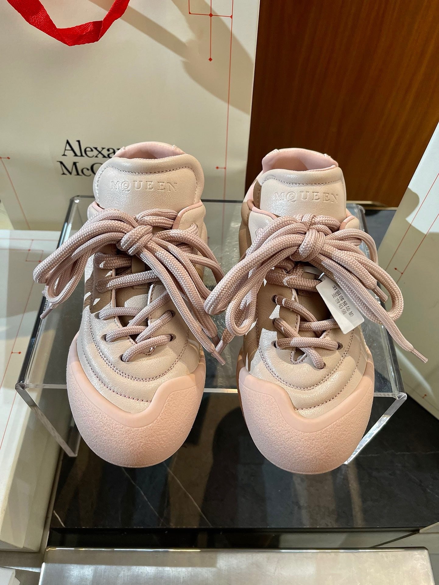 Mehrfarbige Schuhe