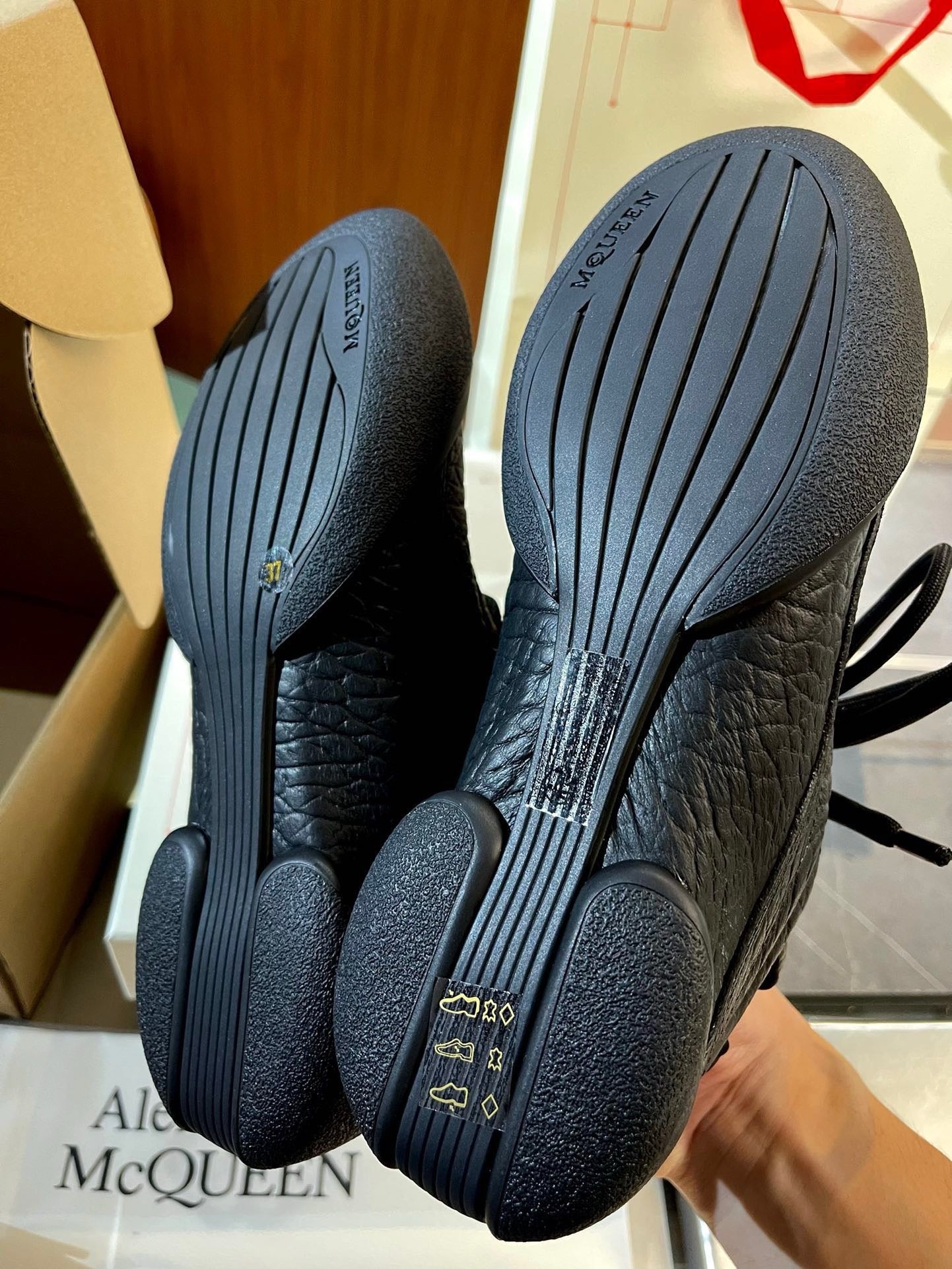 Mehrfarbige Schuhe