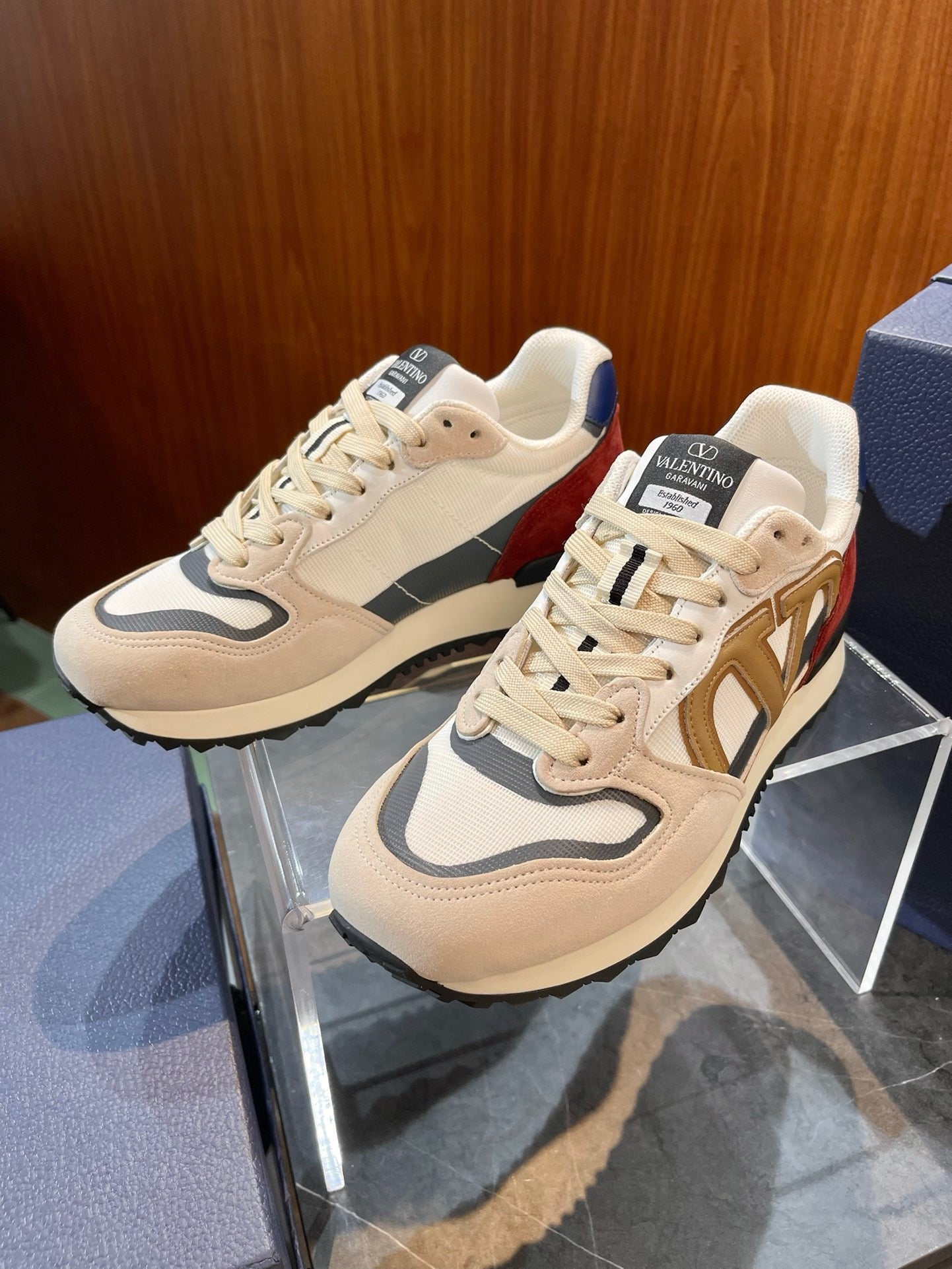 Mehrfarbige Schuhe
