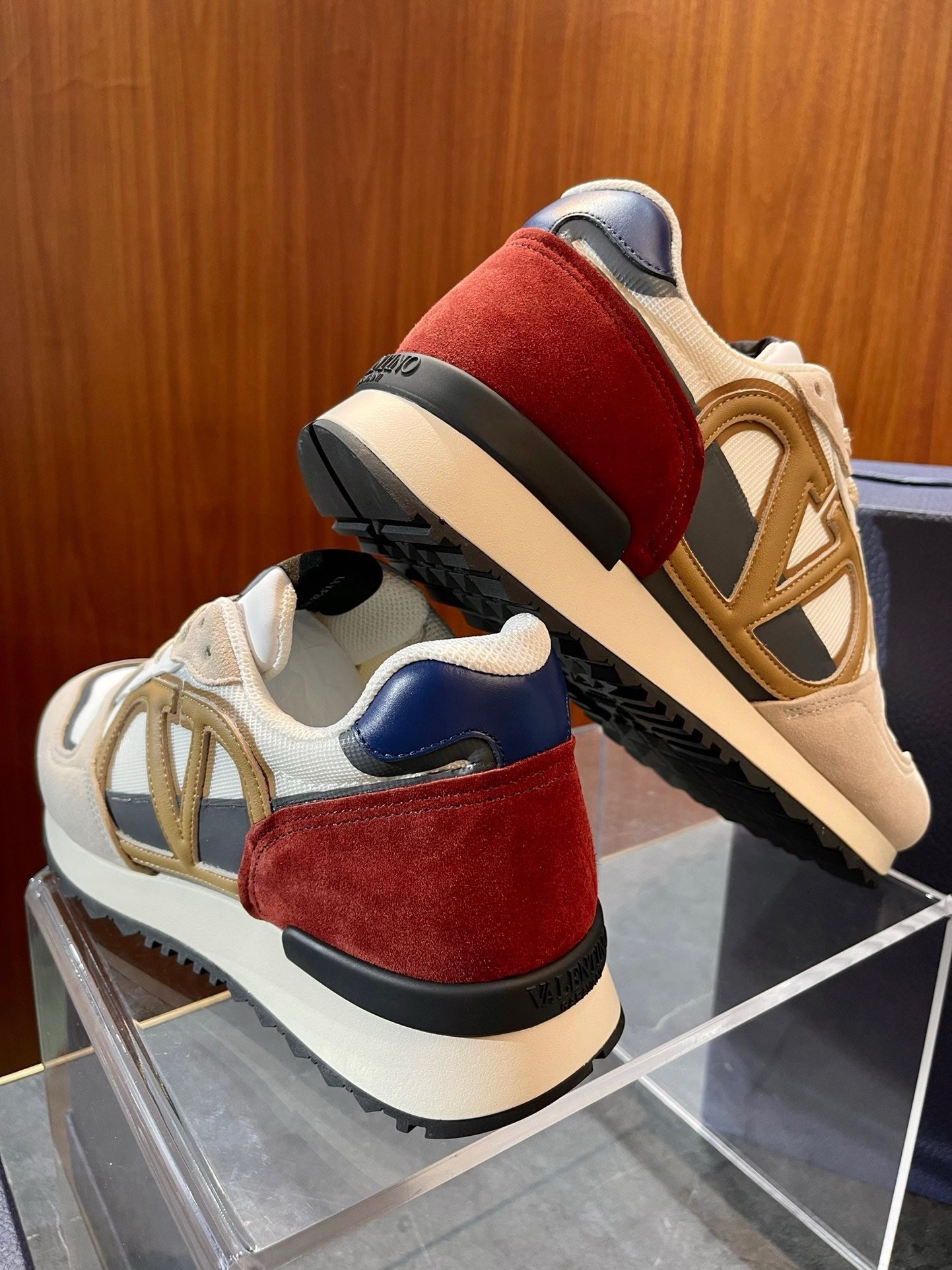 Mehrfarbige Schuhe