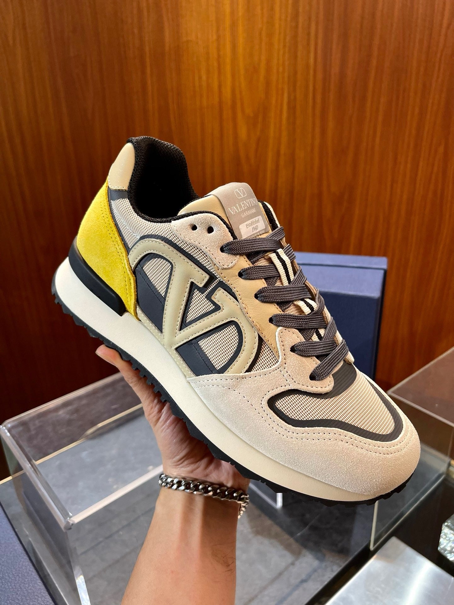 Mehrfarbige Schuhe