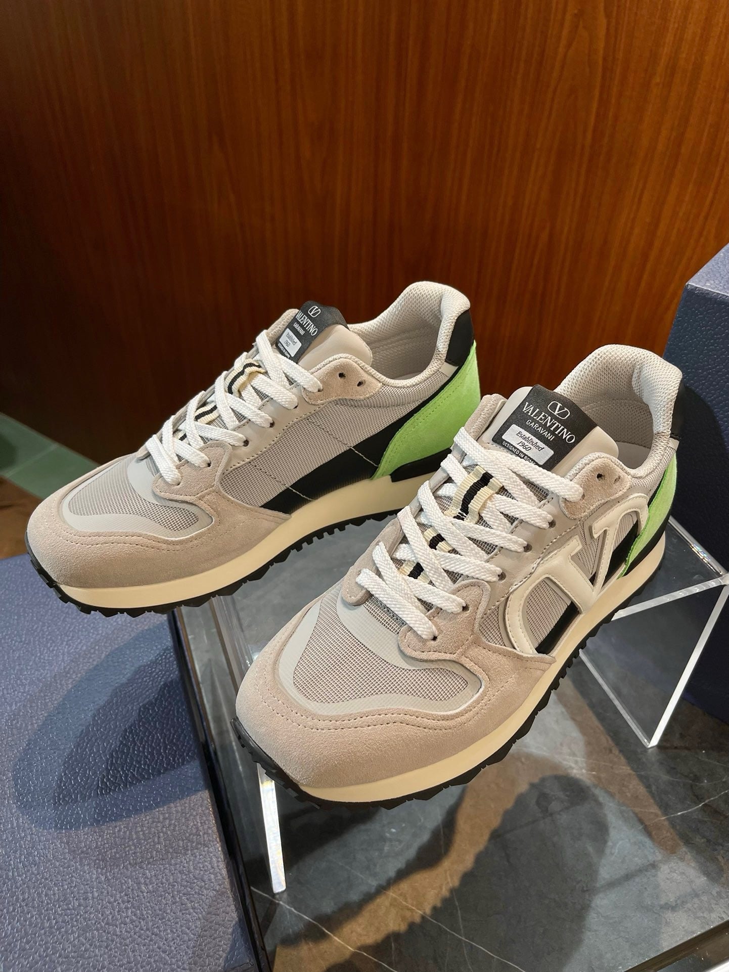 Mehrfarbige Schuhe
