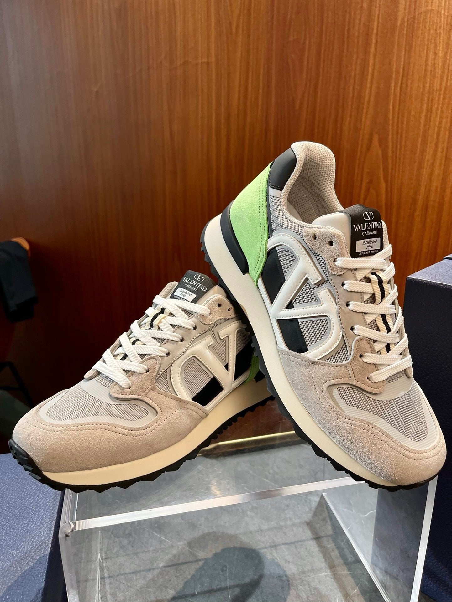 Mehrfarbige Schuhe