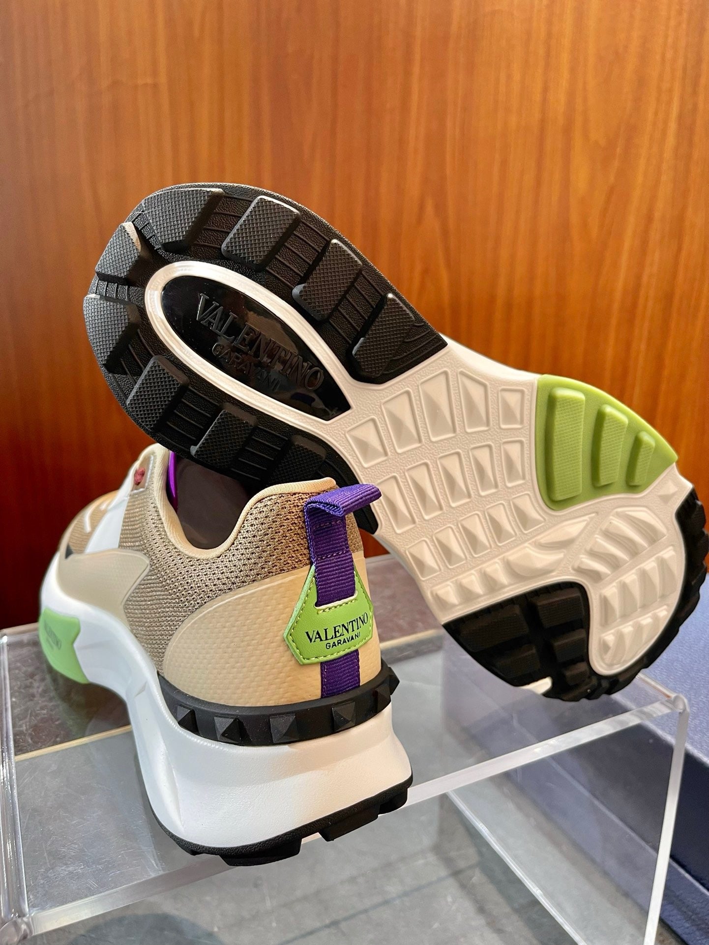 Mehrfarbige Schuhe