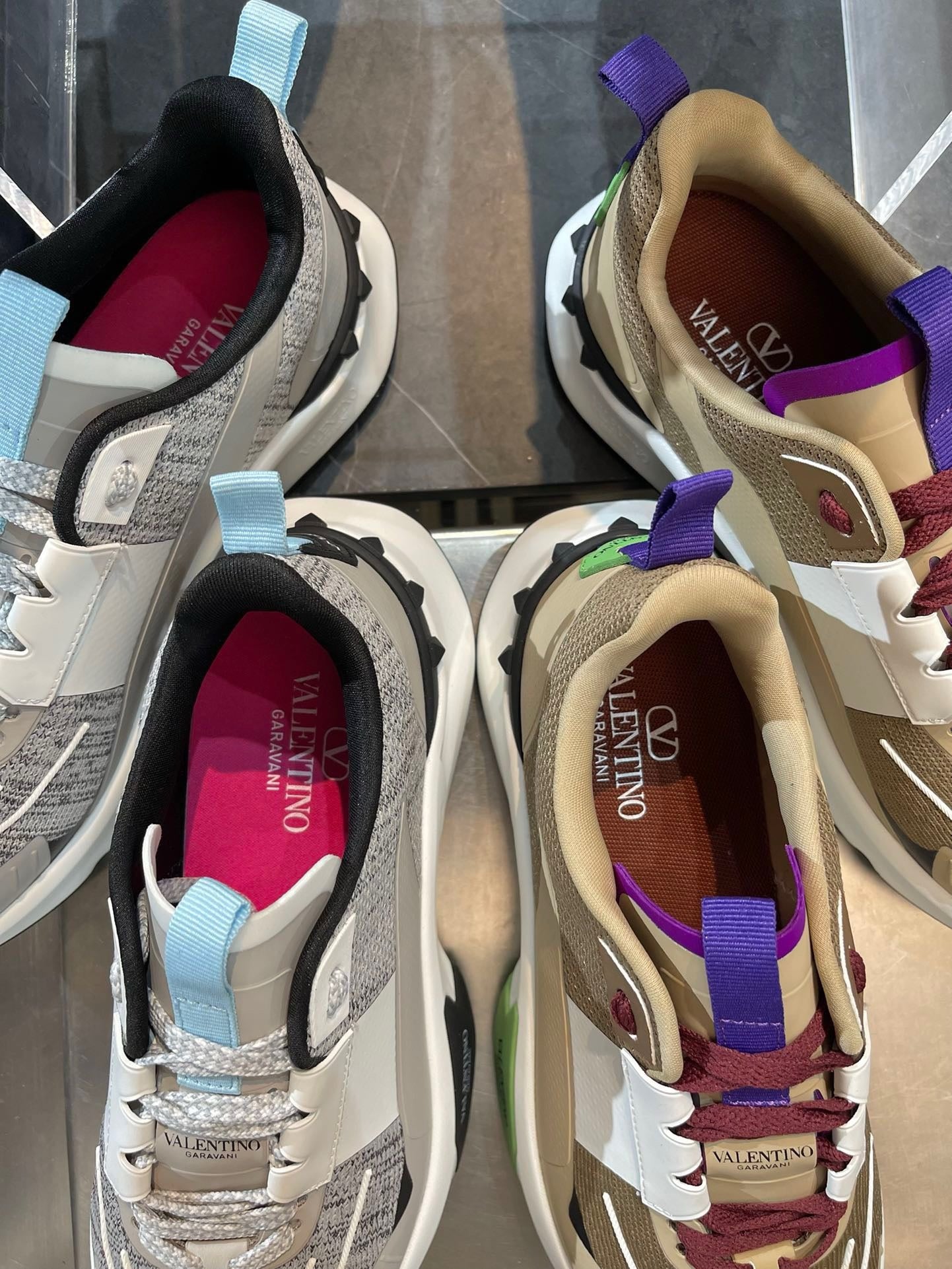 Mehrfarbige Schuhe