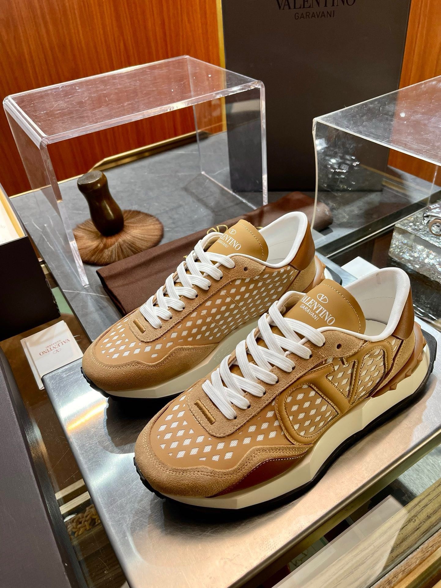 Mehrfarbige Schuhe