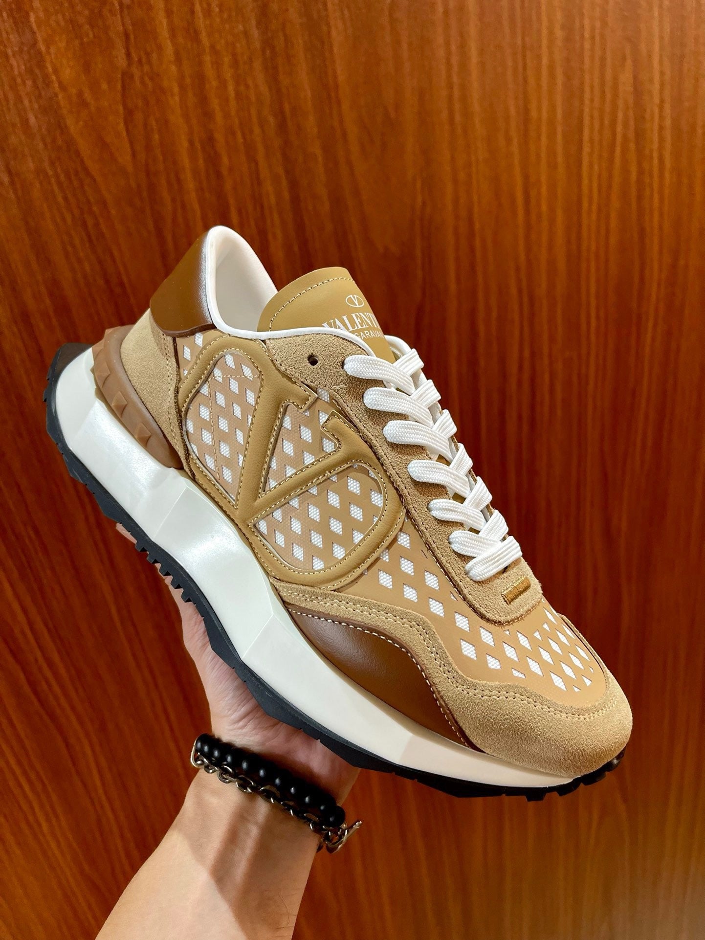 Mehrfarbige Schuhe