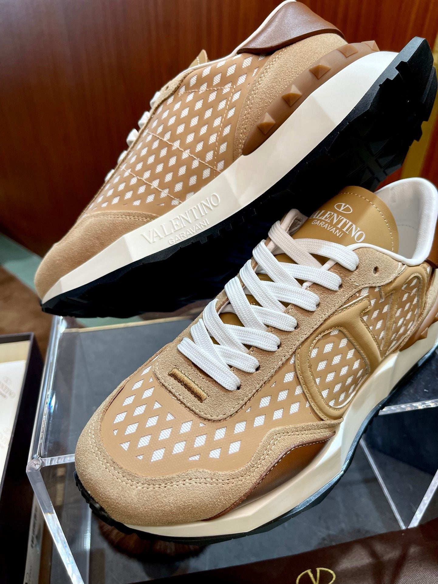Mehrfarbige Schuhe