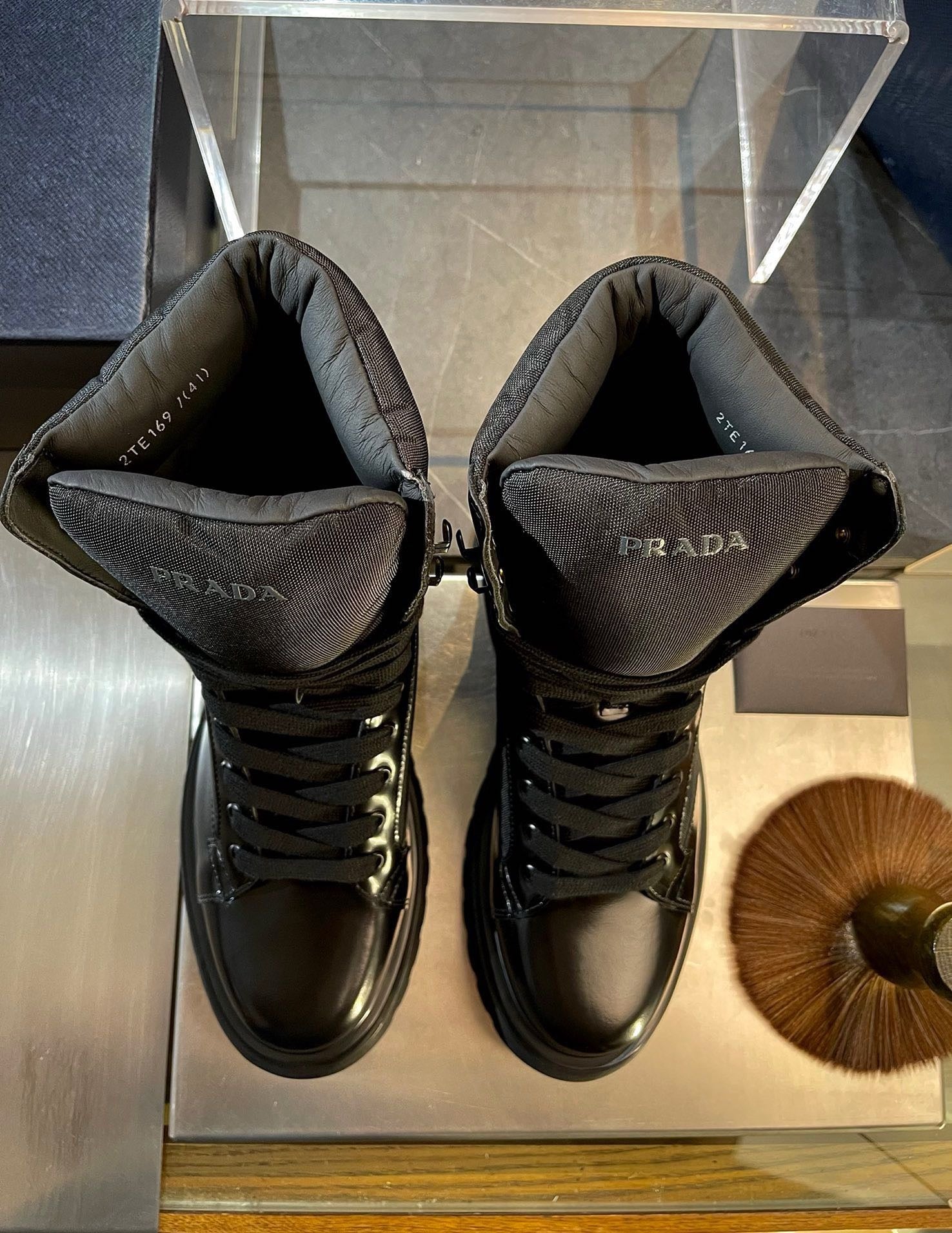 Black Shoes - FashionHype.xyz