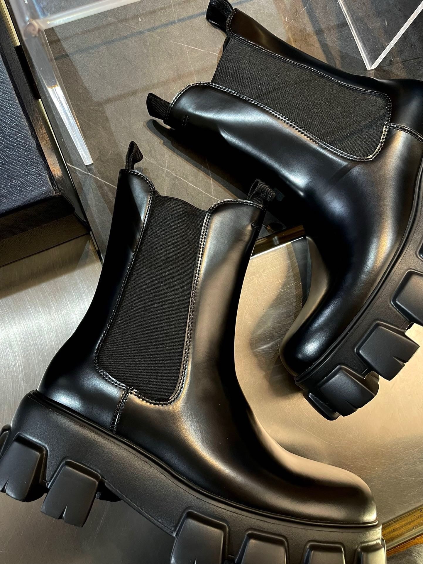 Black Shoes - FashionHype.xyz