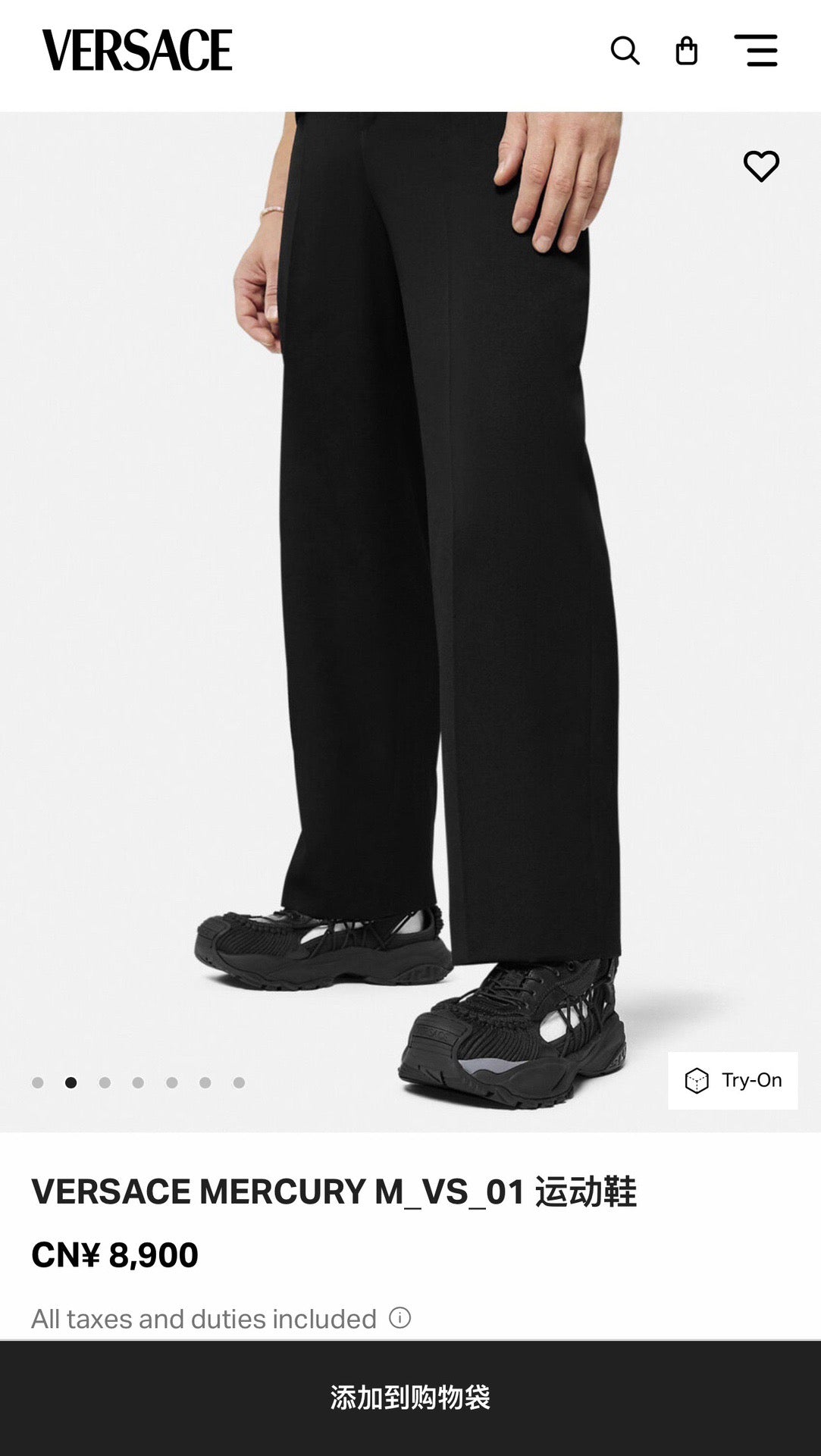 Schwarze und weiße Schuhe