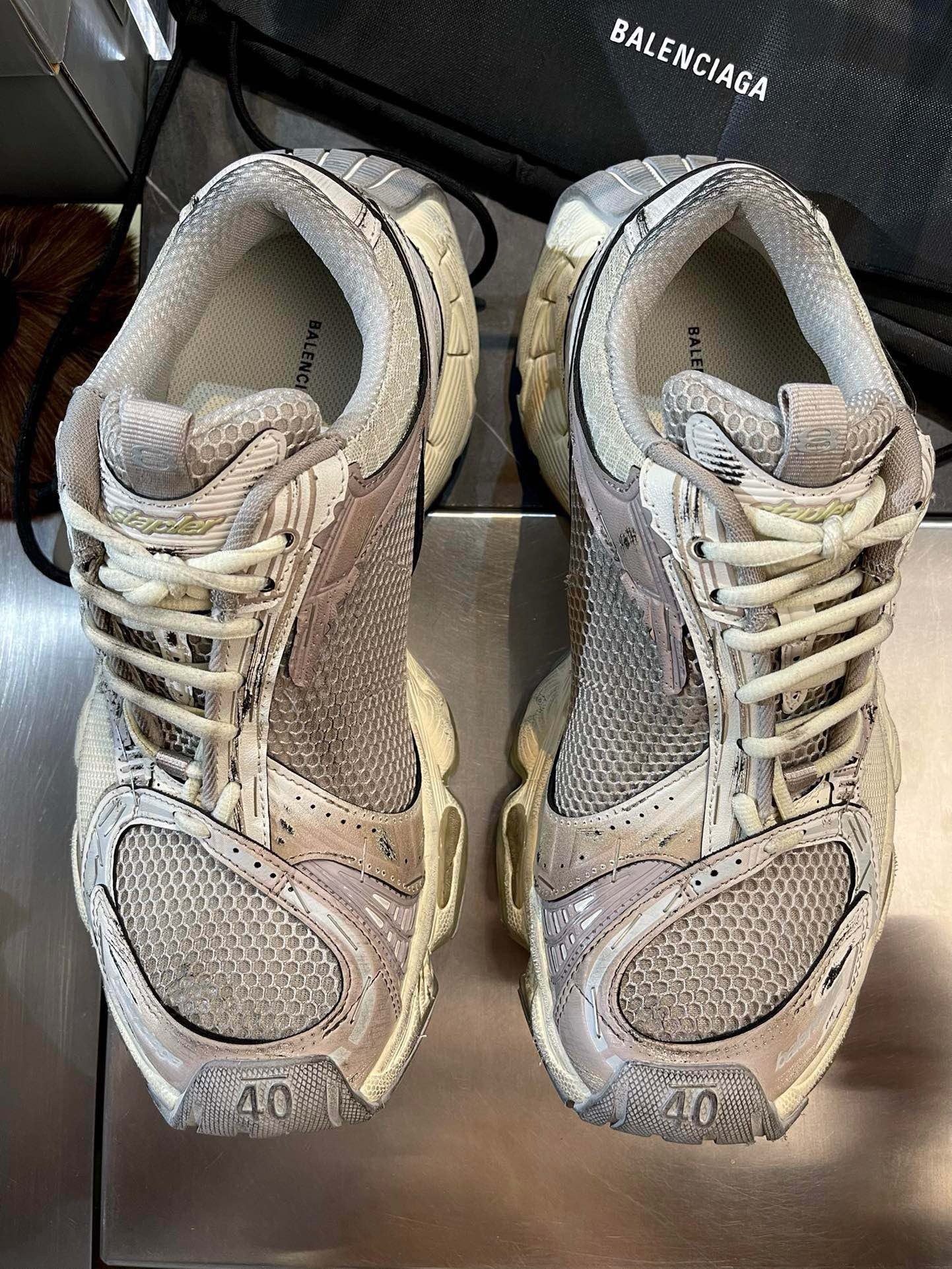 Mehrfarbige Schuhe