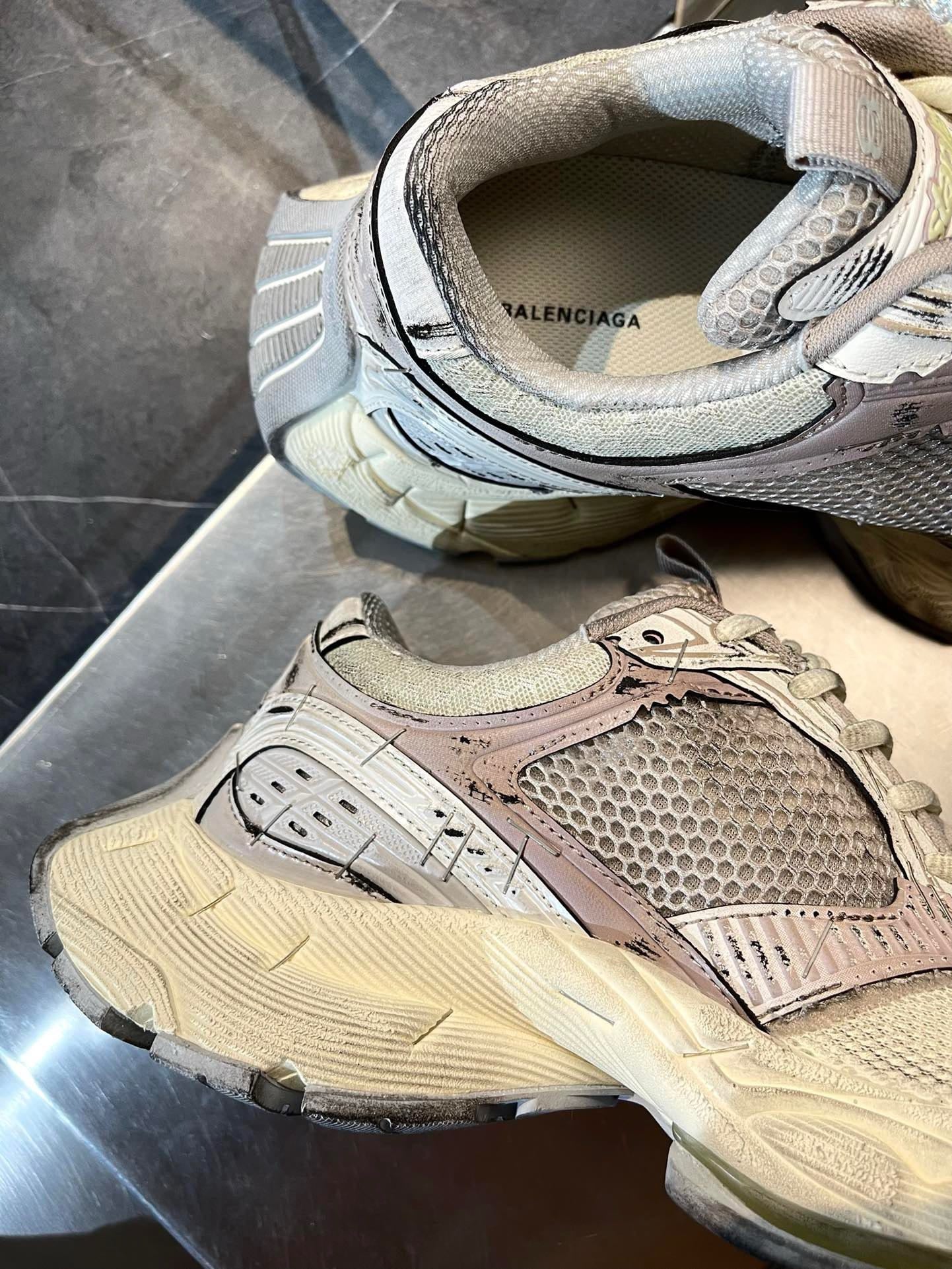 Mehrfarbige Schuhe