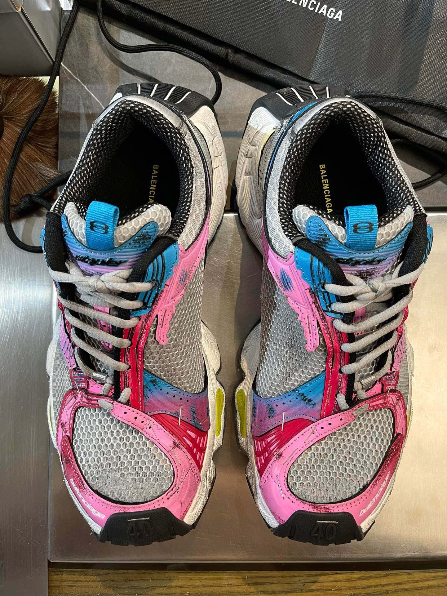 Mehrfarbige Schuhe