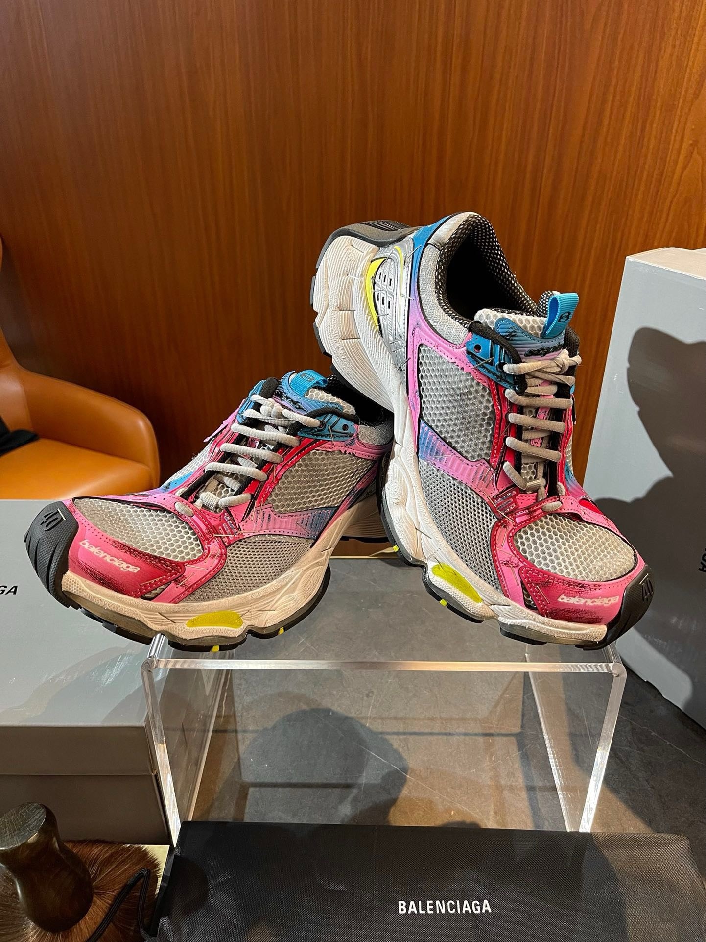 Mehrfarbige Schuhe