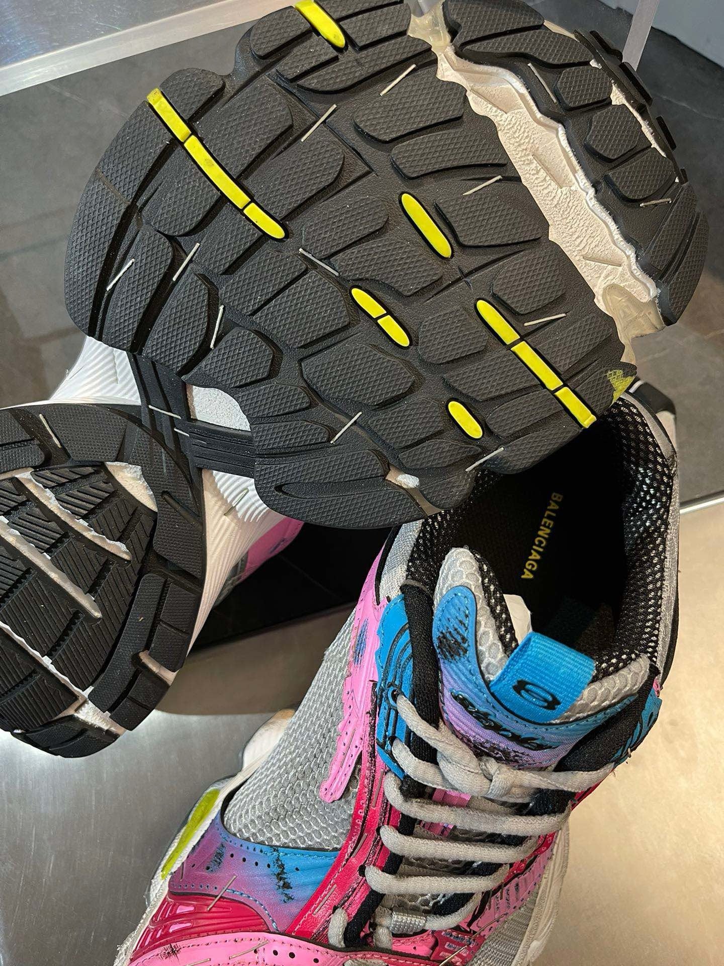 Mehrfarbige Schuhe