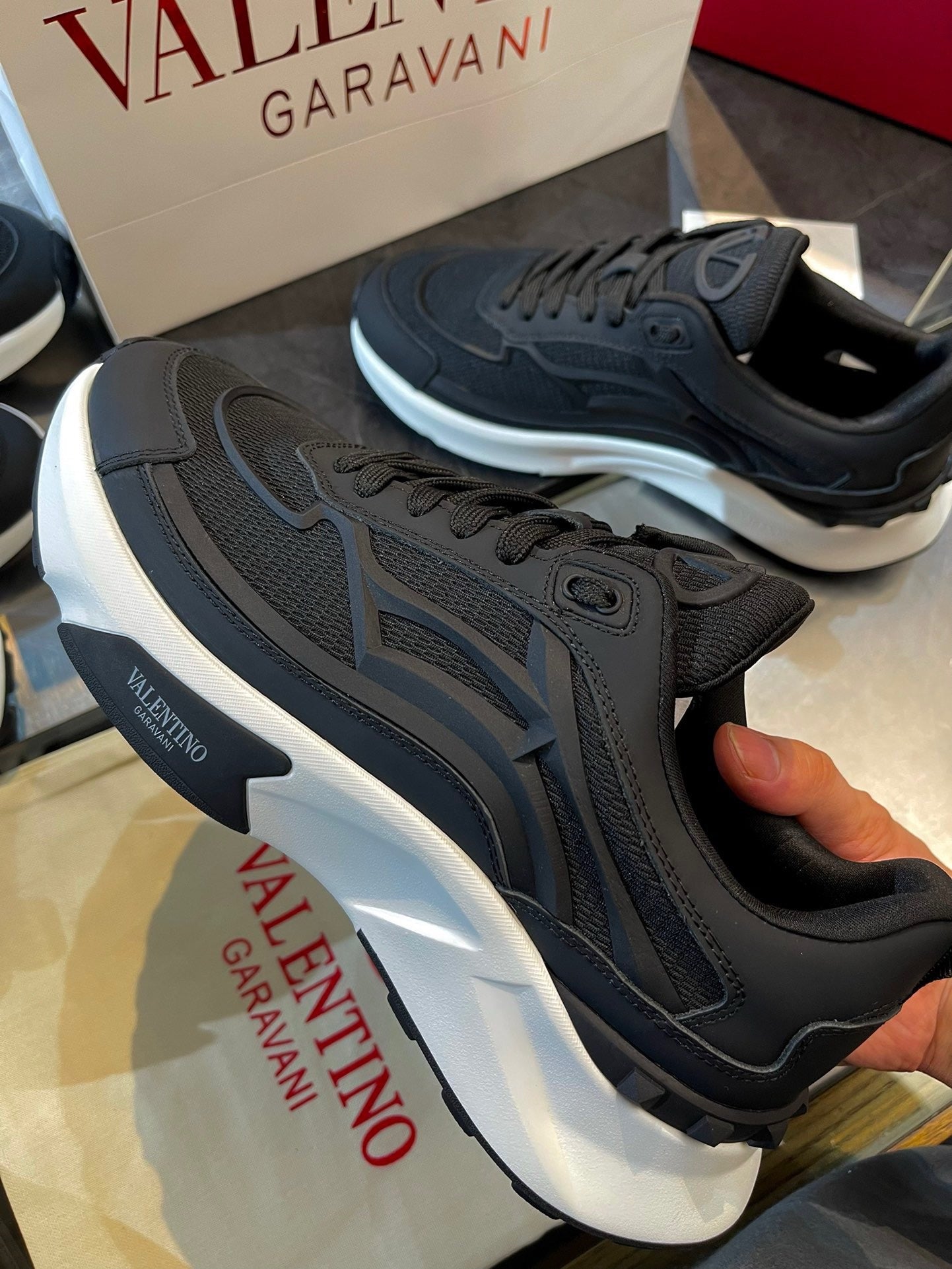 Mehrfarbige Schuhe