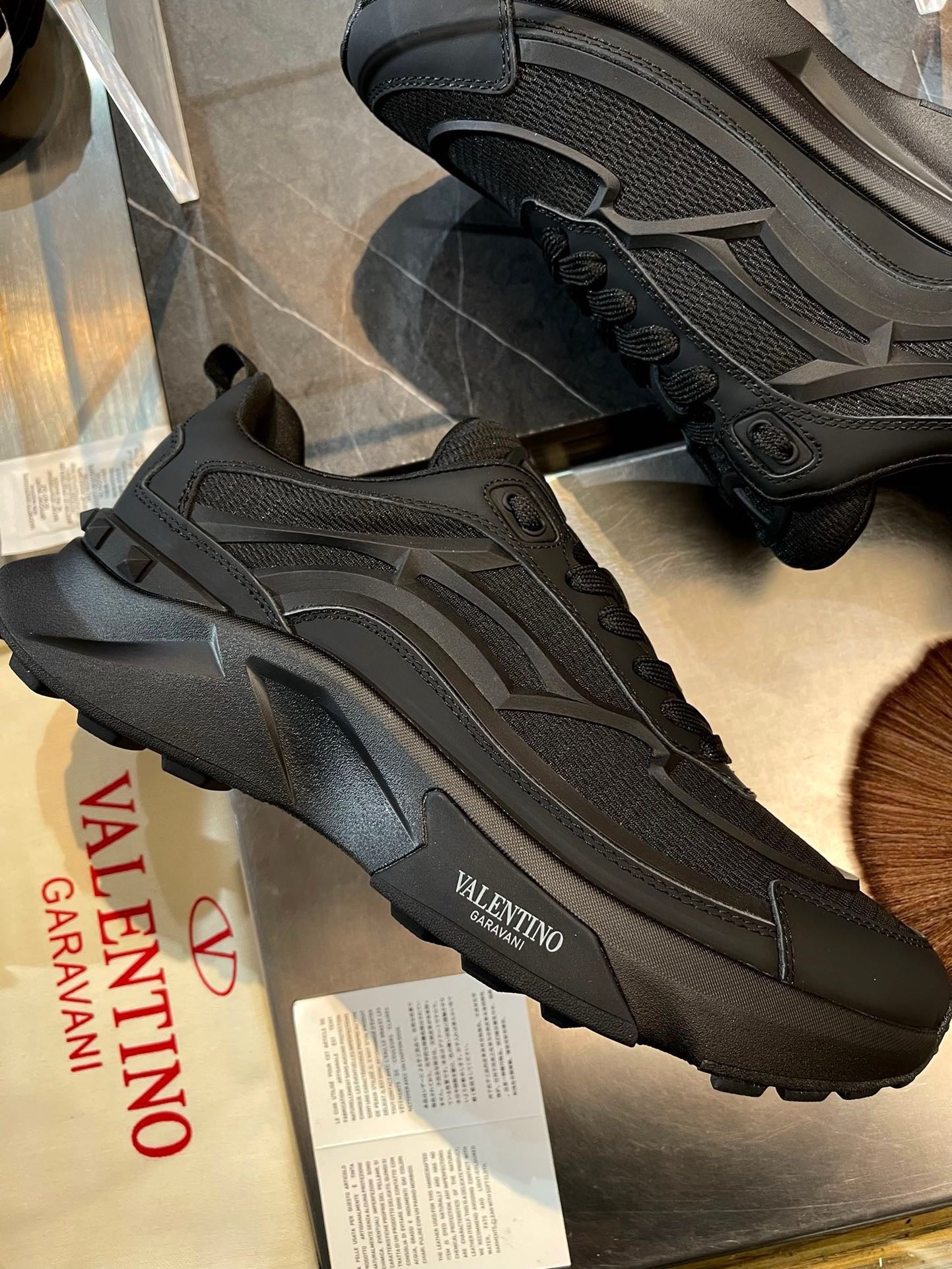 Mehrfarbige Schuhe