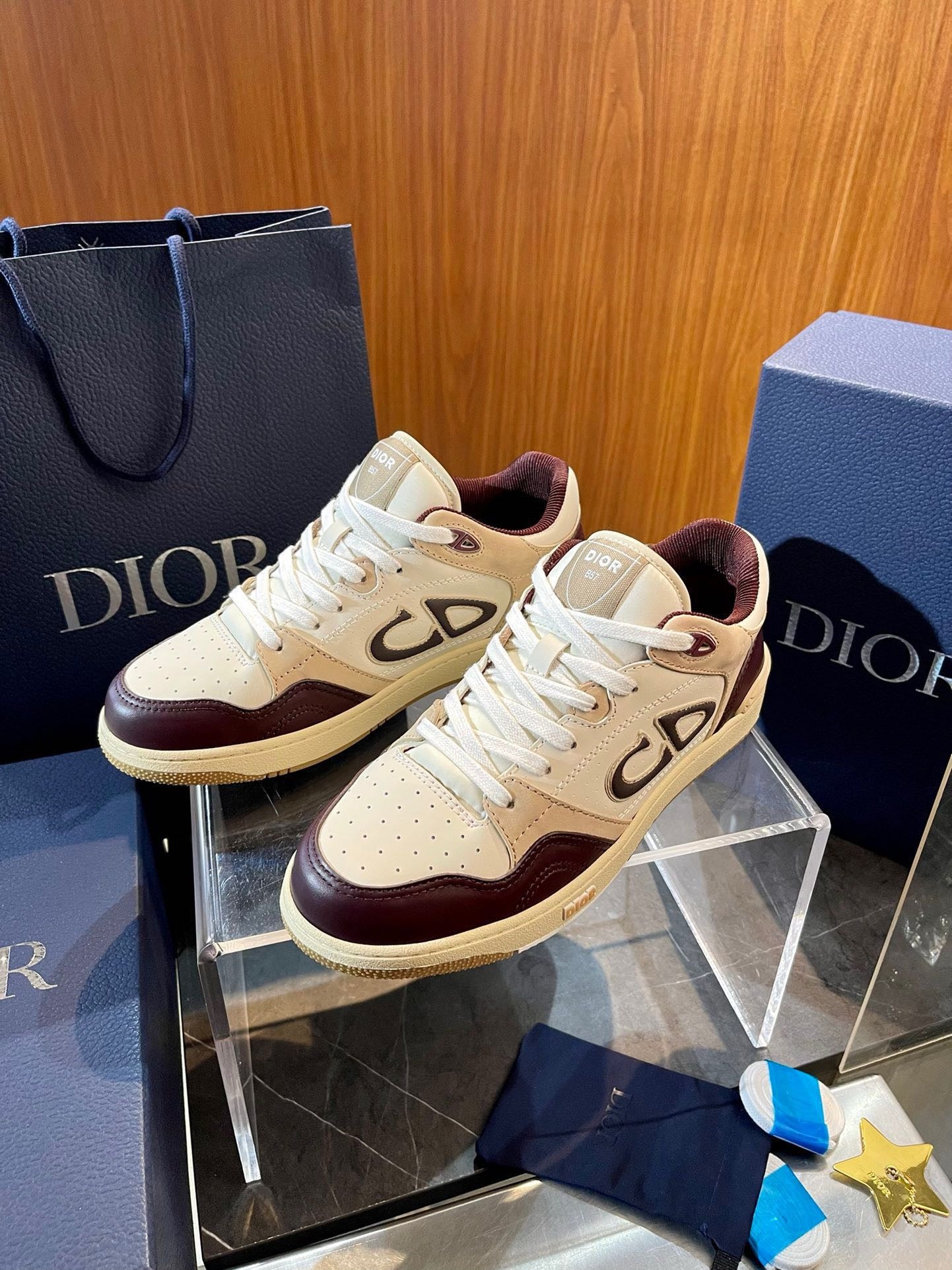 Mehrfarbige Schuhe