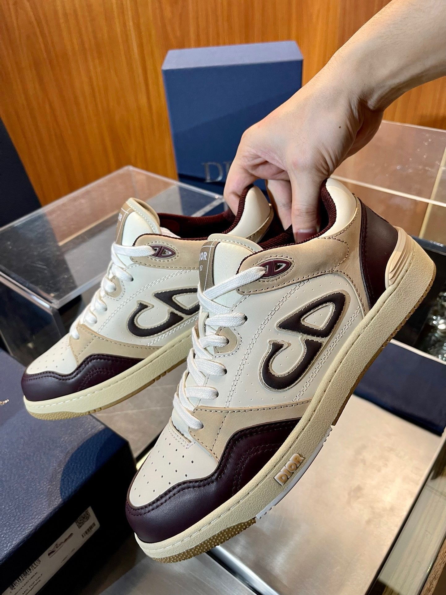 Mehrfarbige Schuhe