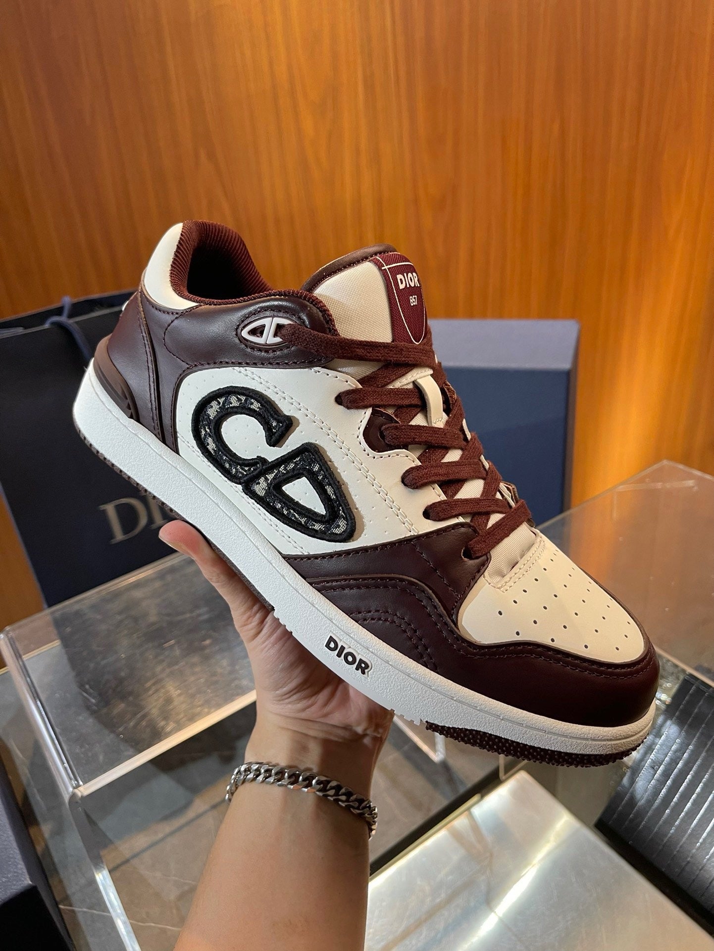 Mehrfarbige Schuhe