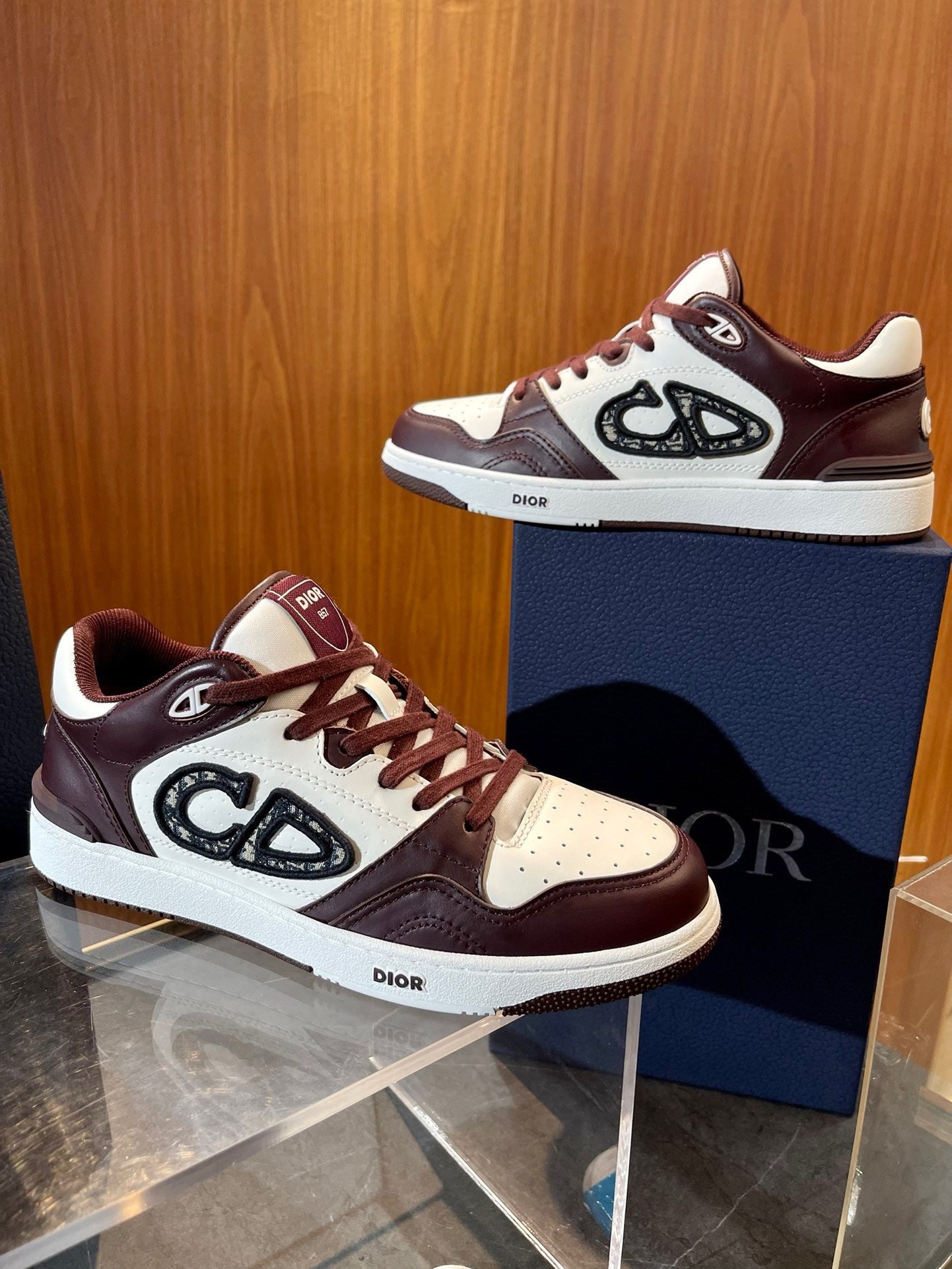 Mehrfarbige Schuhe