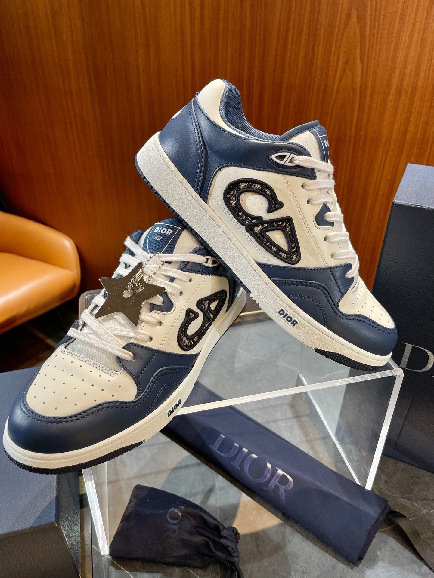 Mehrfarbige Schuhe