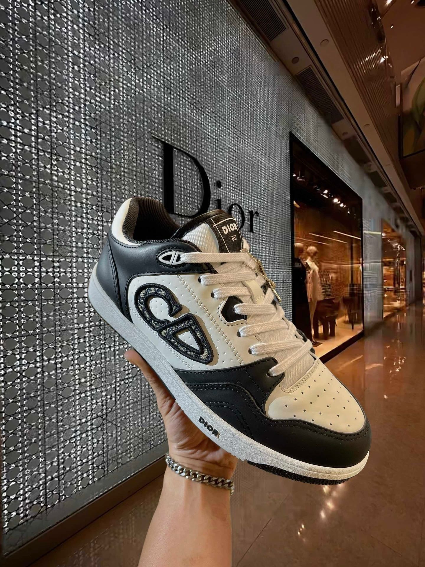 Mehrfarbige Schuhe