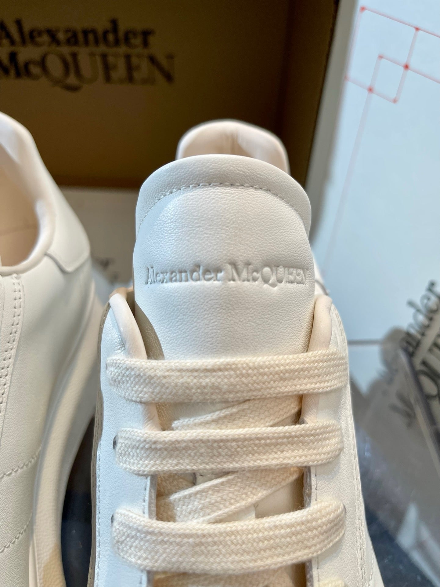 Mehrfarbige Schuhe
