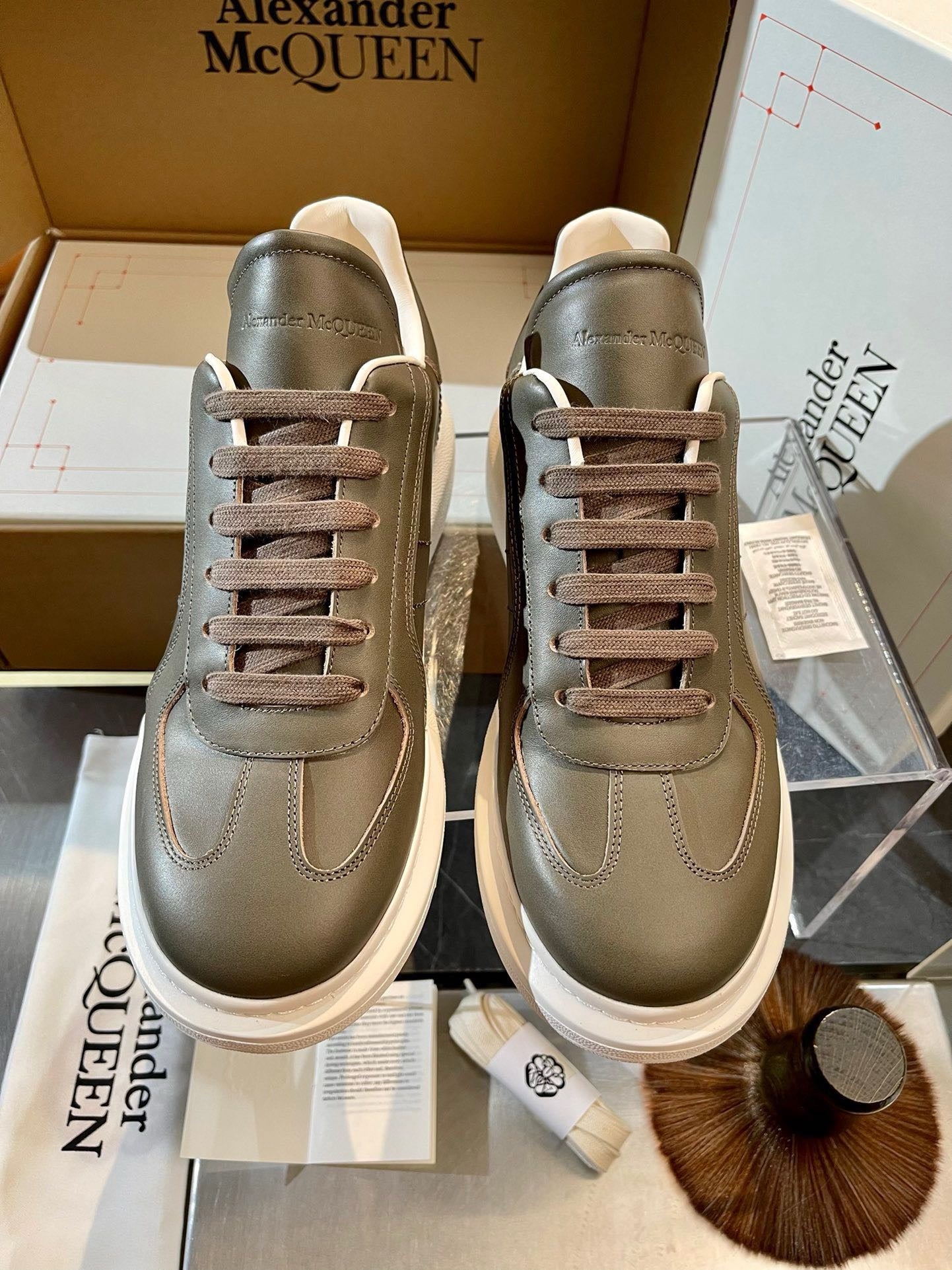 Mehrfarbige Schuhe
