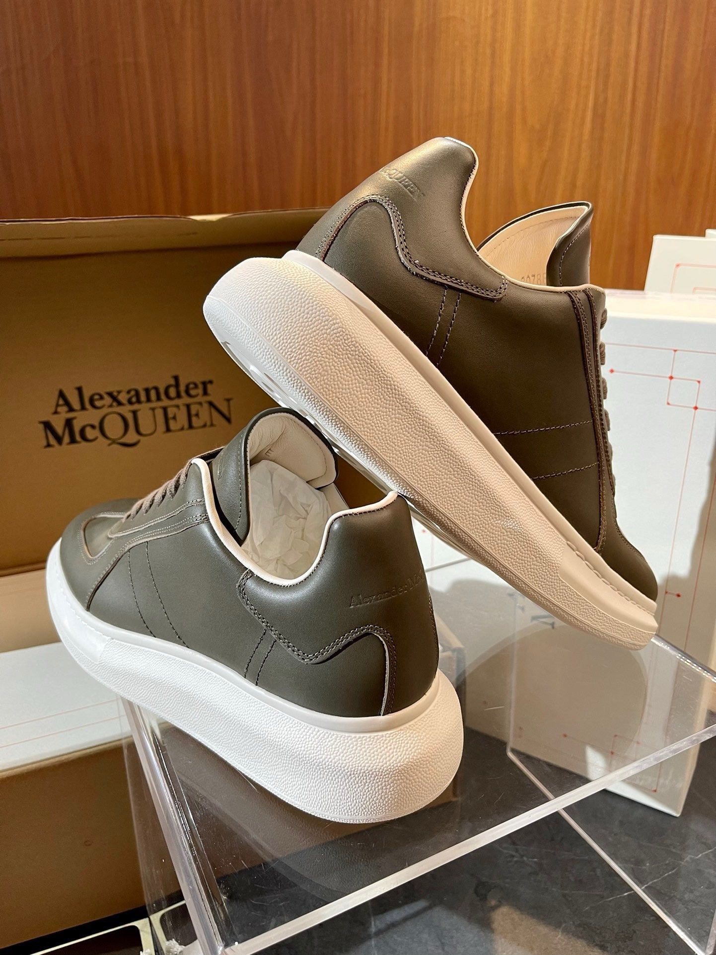 Mehrfarbige Schuhe