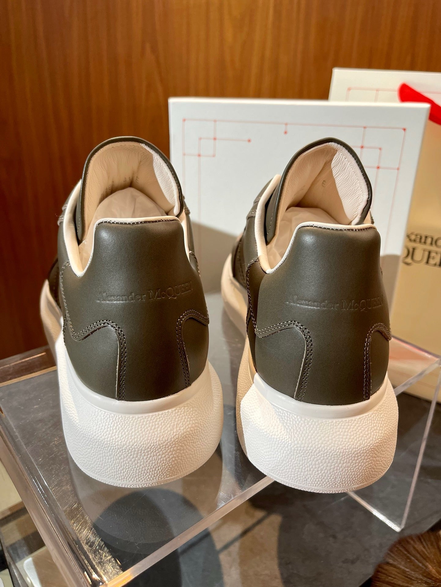 Mehrfarbige Schuhe