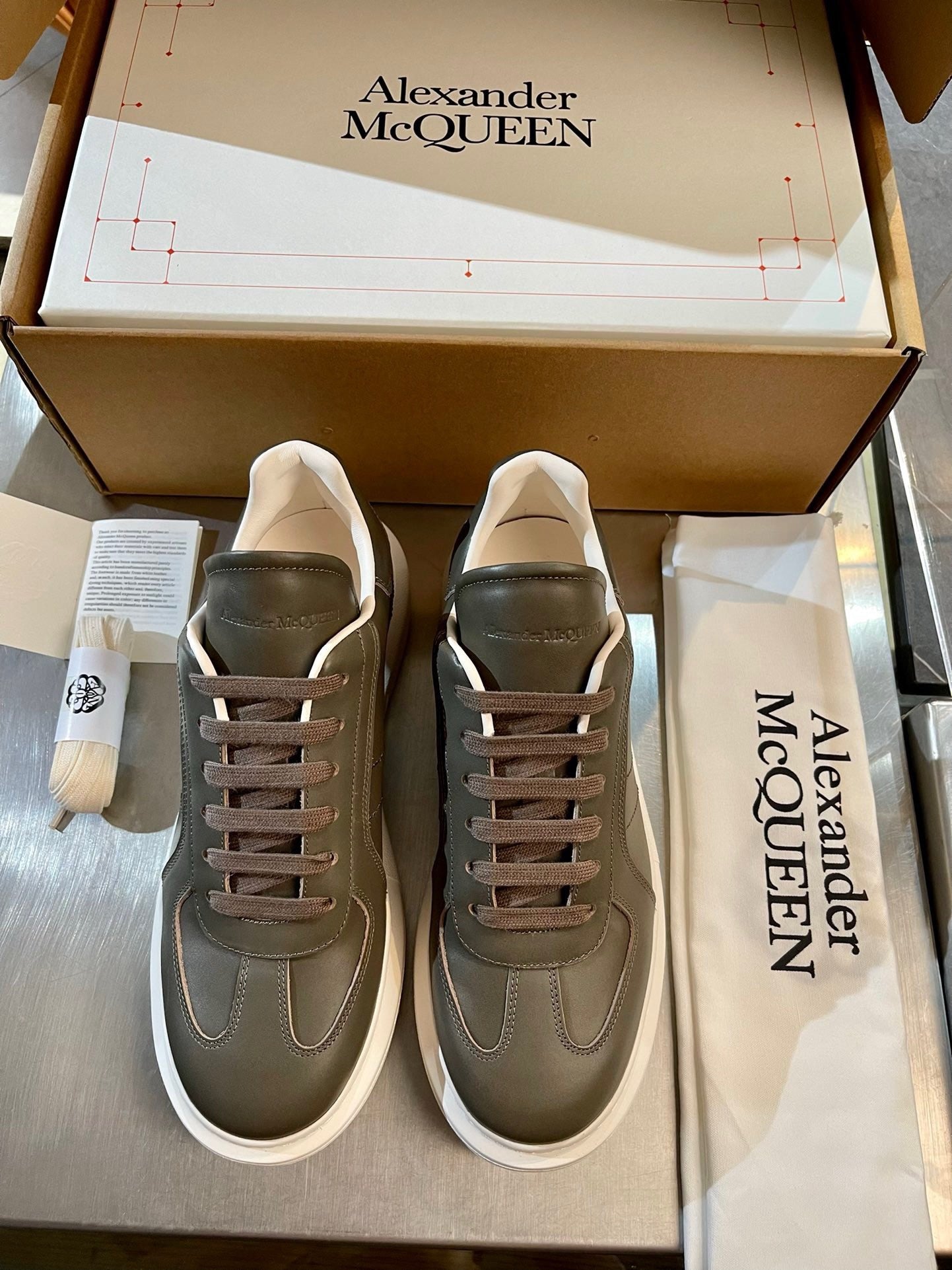 Mehrfarbige Schuhe