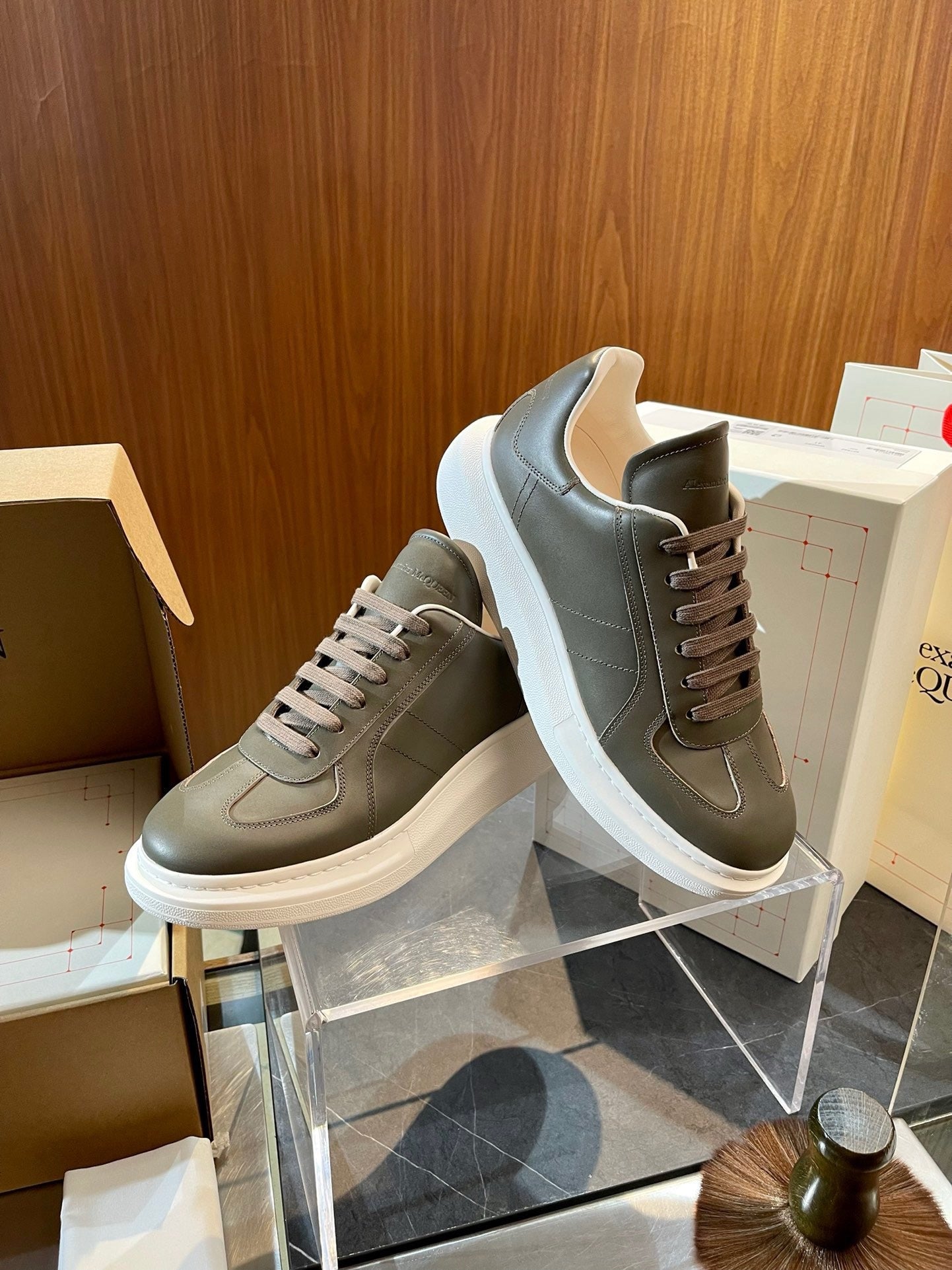 Mehrfarbige Schuhe