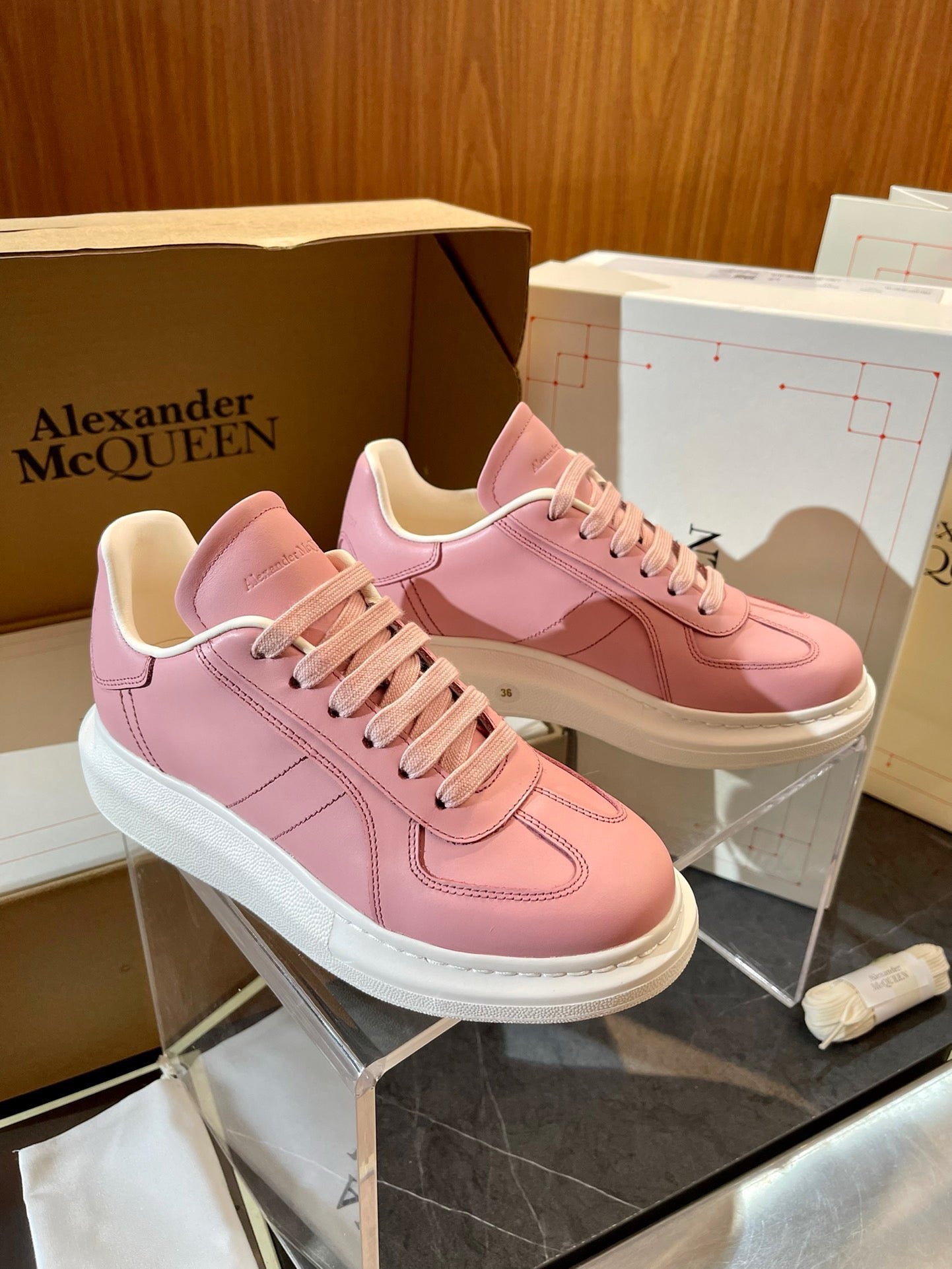 Mehrfarbige Schuhe