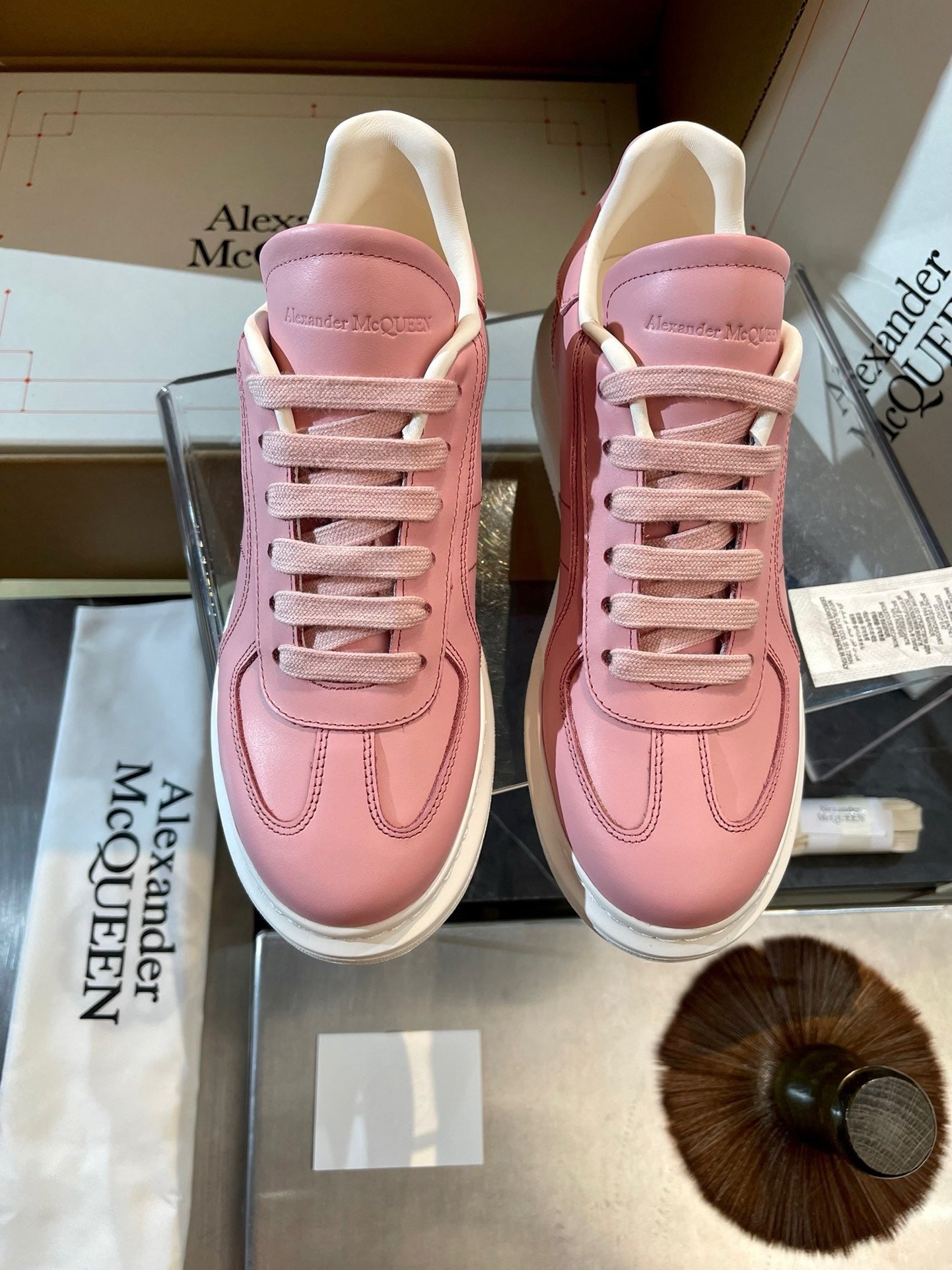 Mehrfarbige Schuhe