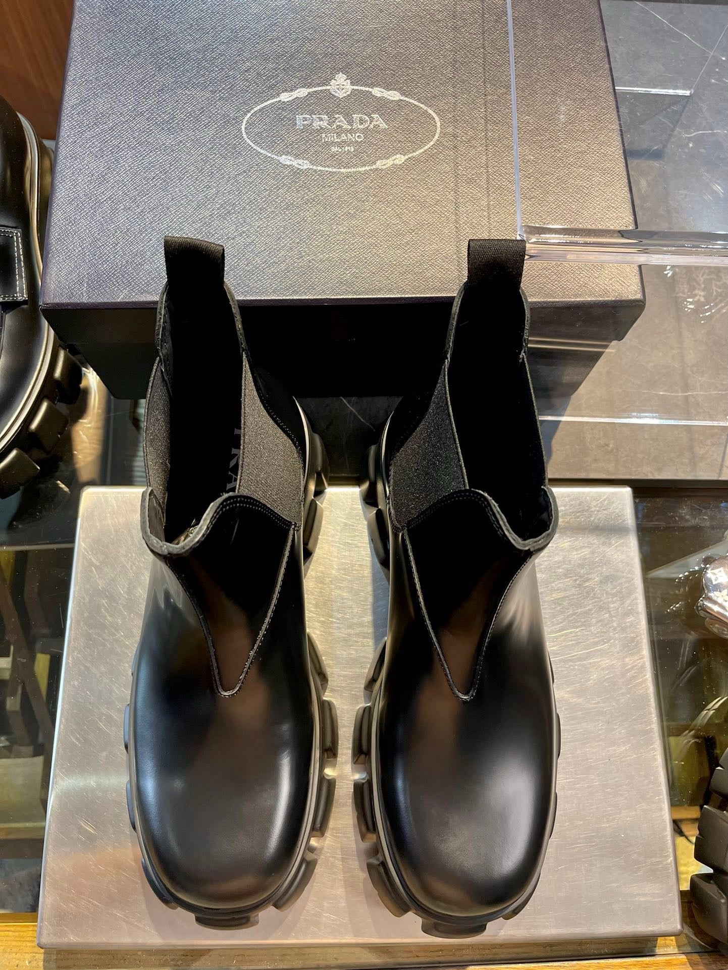 Black Shoes - FashionHype.xyz
