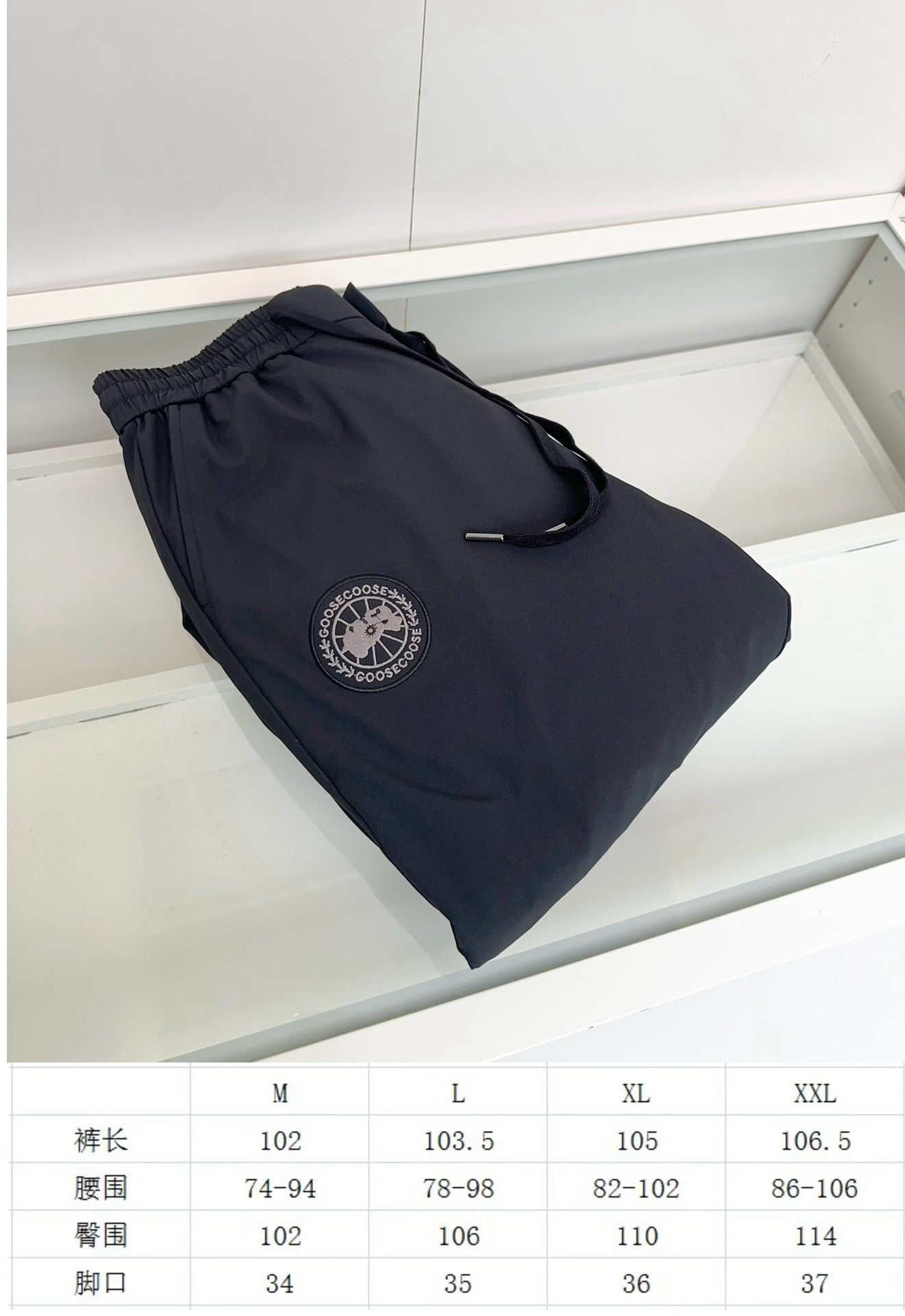 Schwarze Hosen