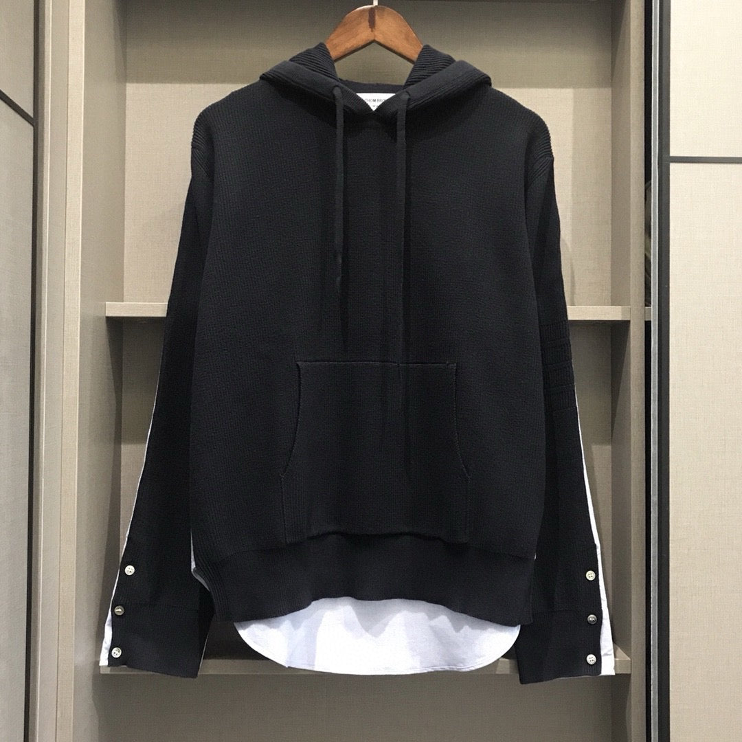 Schwarz-weißer Hoodie