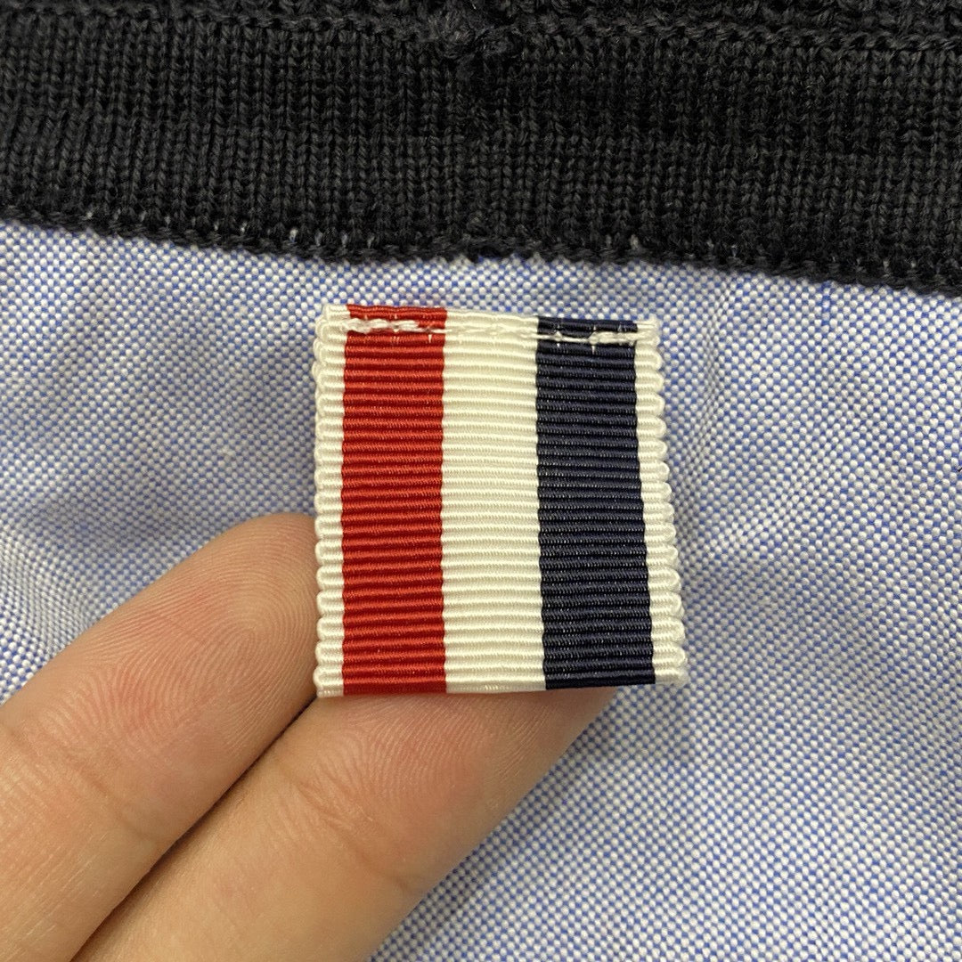 Schwarz-weißer Hoodie