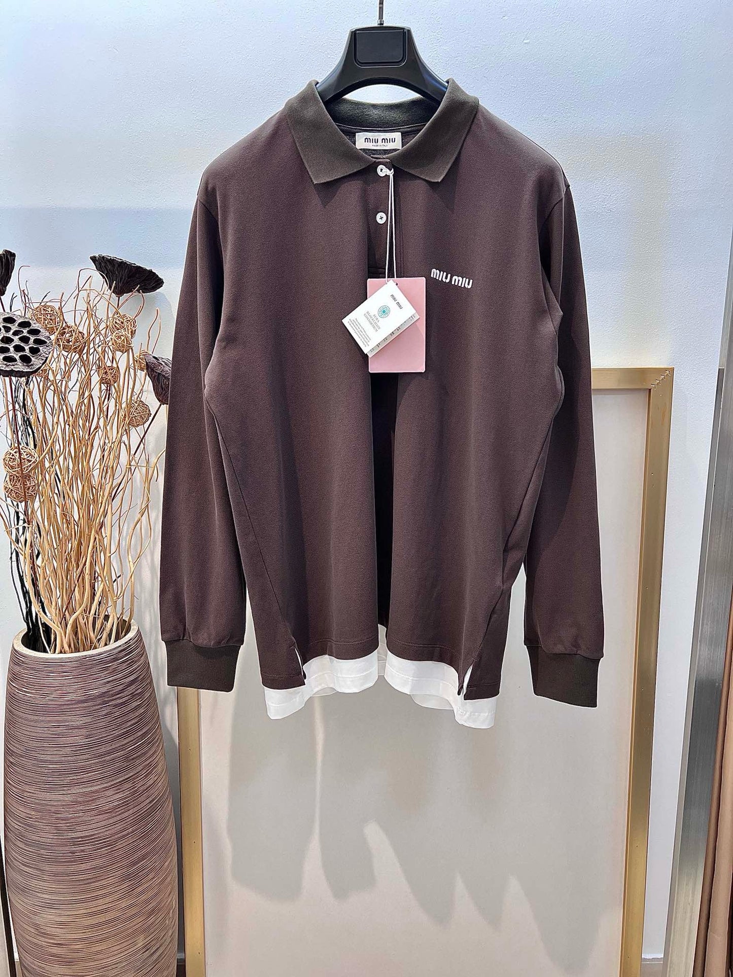 Blaues und braunes Trikot