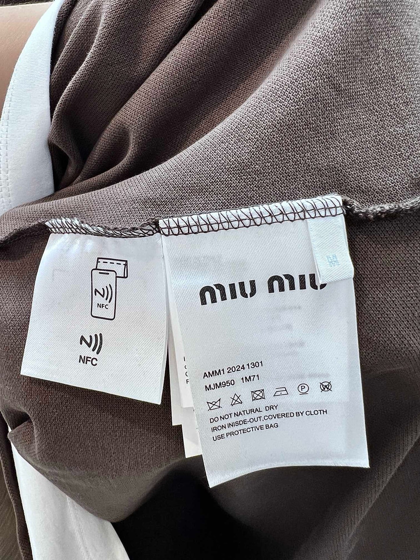 Blaues und braunes Trikot