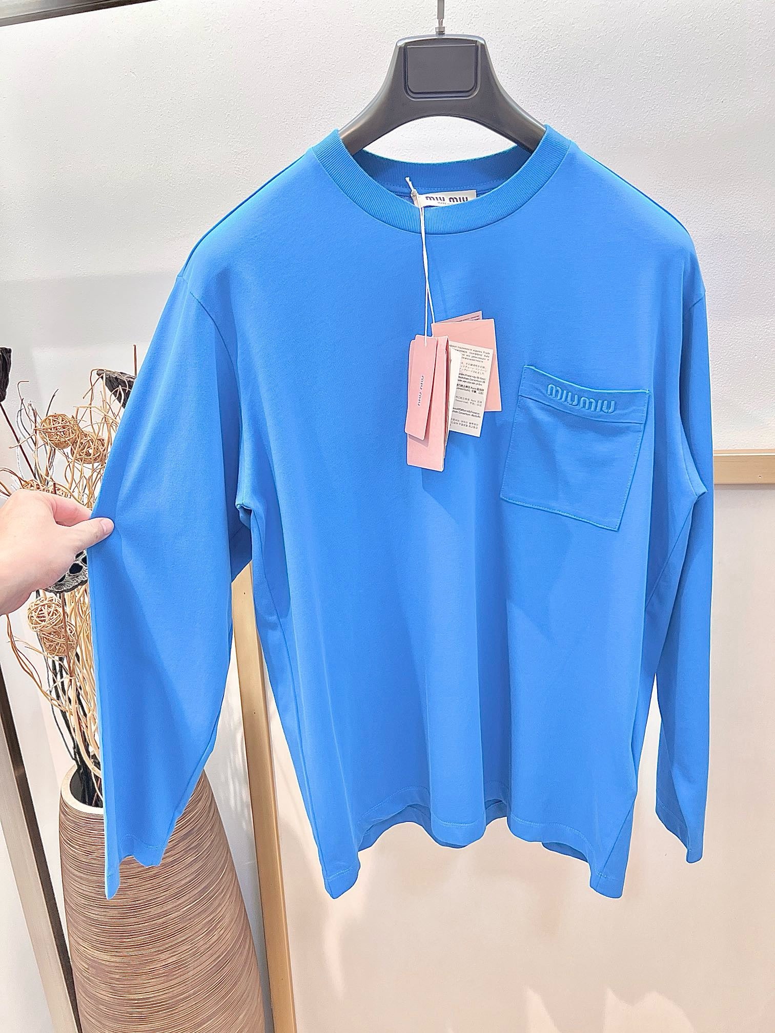Blaues, weißes und himmelblaues Jersey