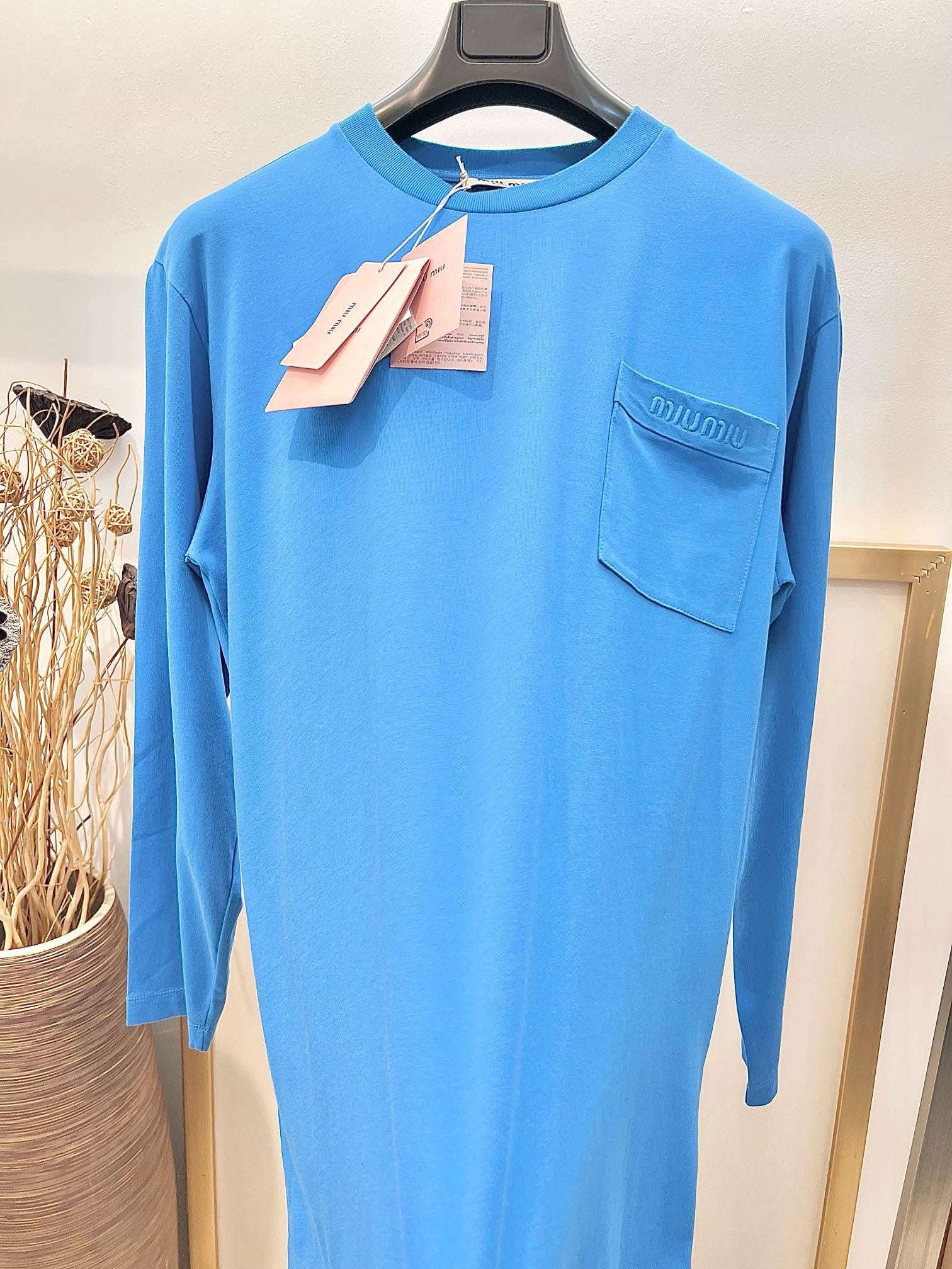Blaues, weißes und himmelblaues Jersey
