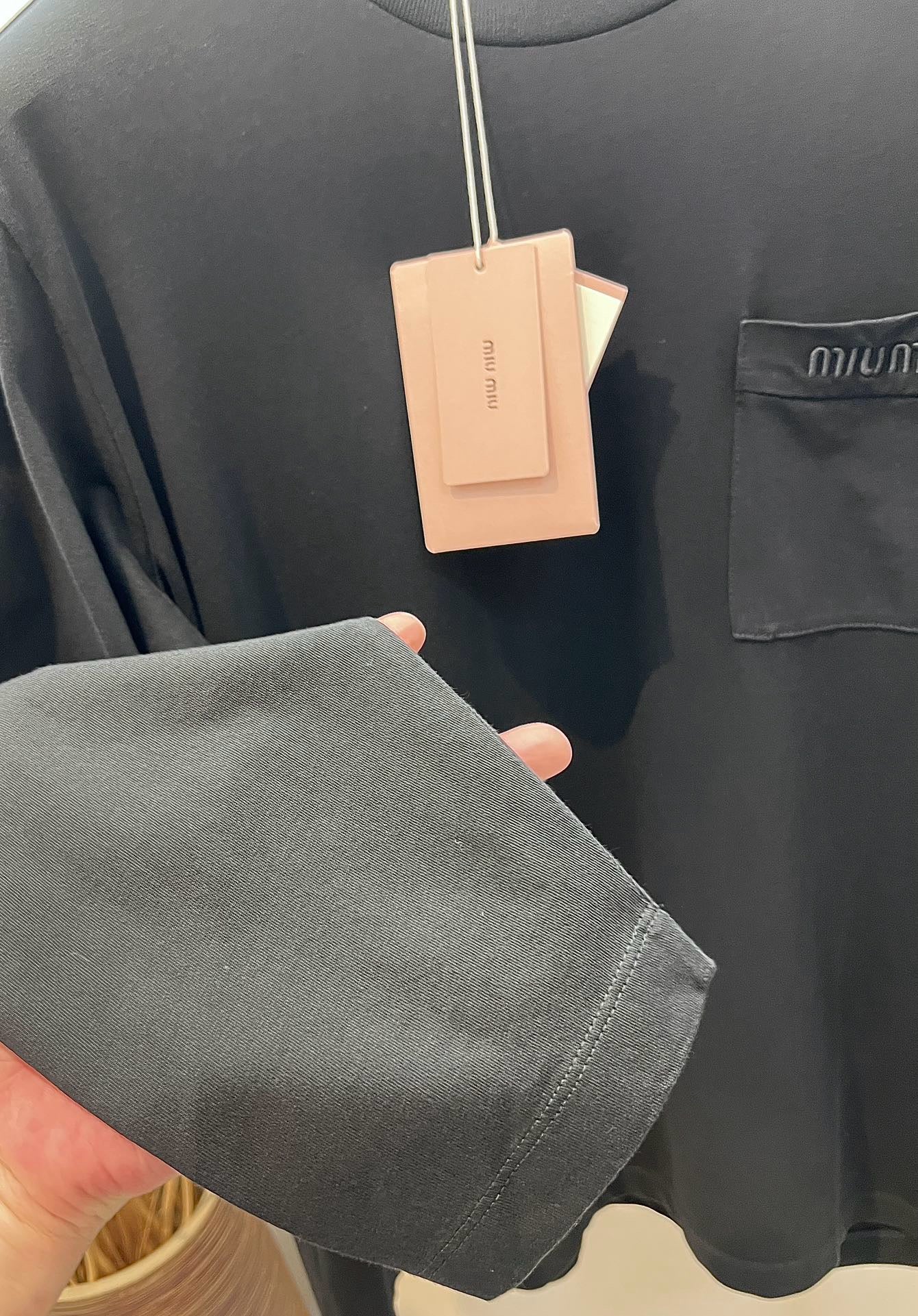 Blaues, weißes und himmelblaues Jersey