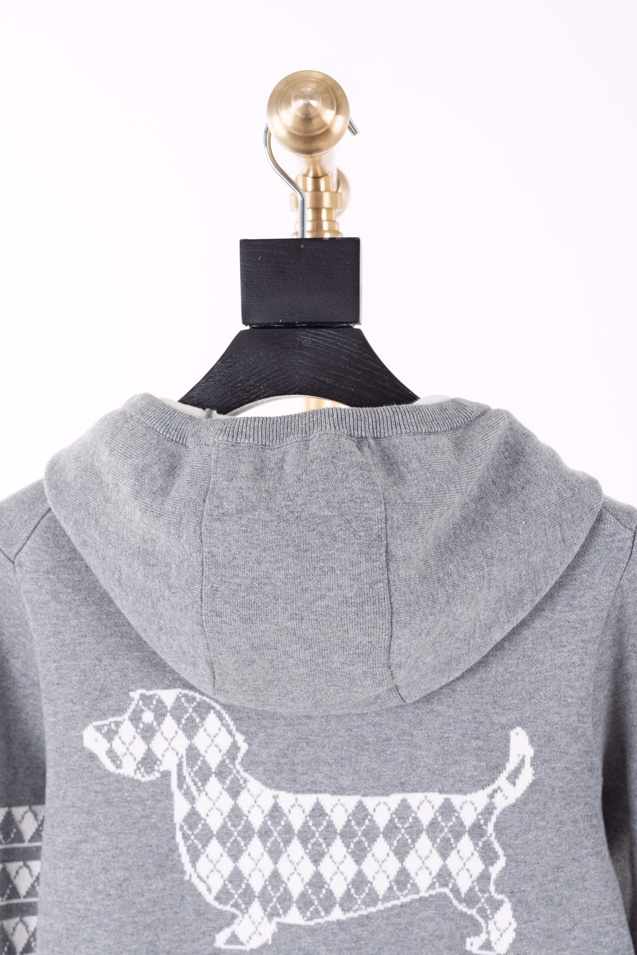 Dunkelblaue und graue Jacke