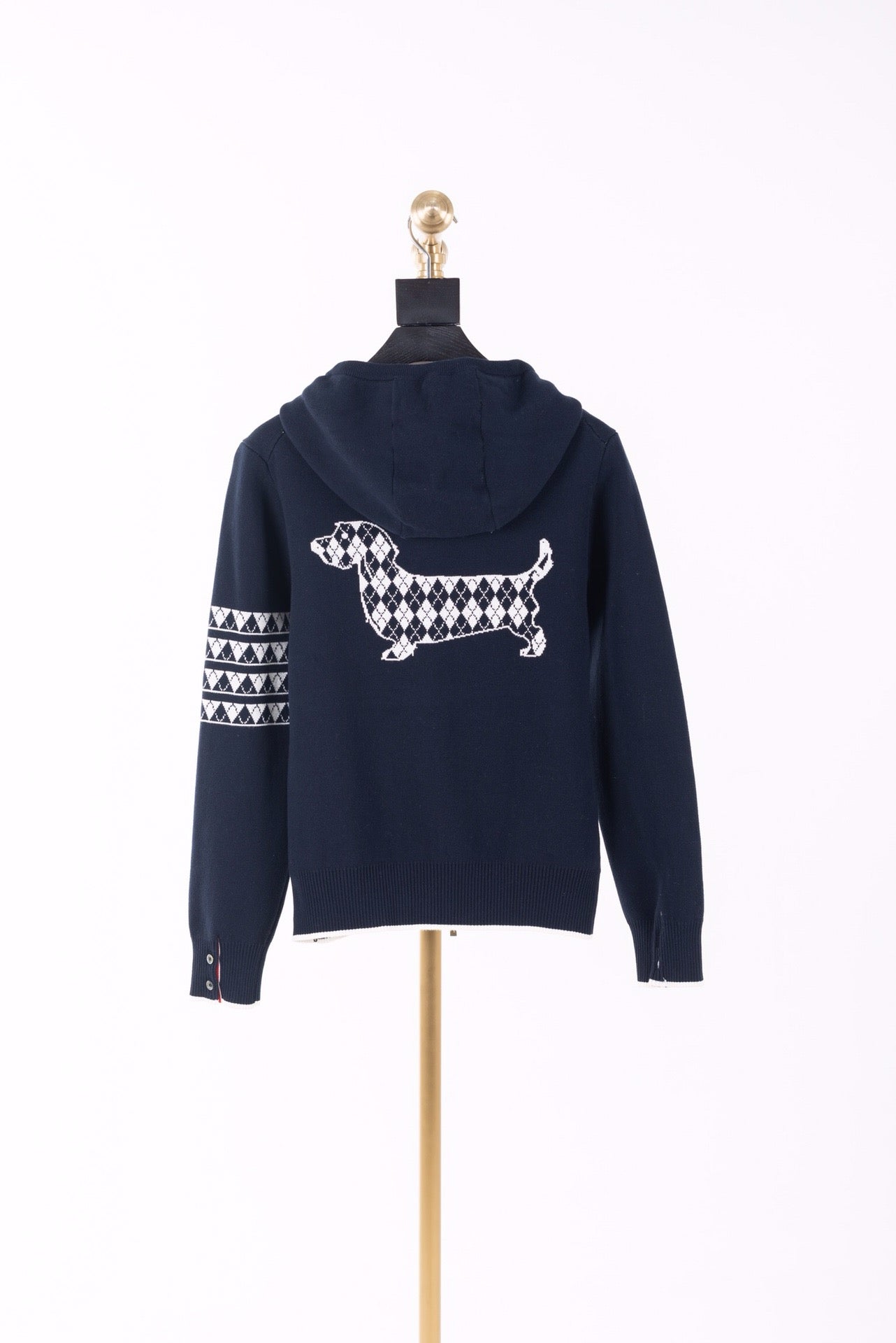 Dunkelblaue und graue Jacke