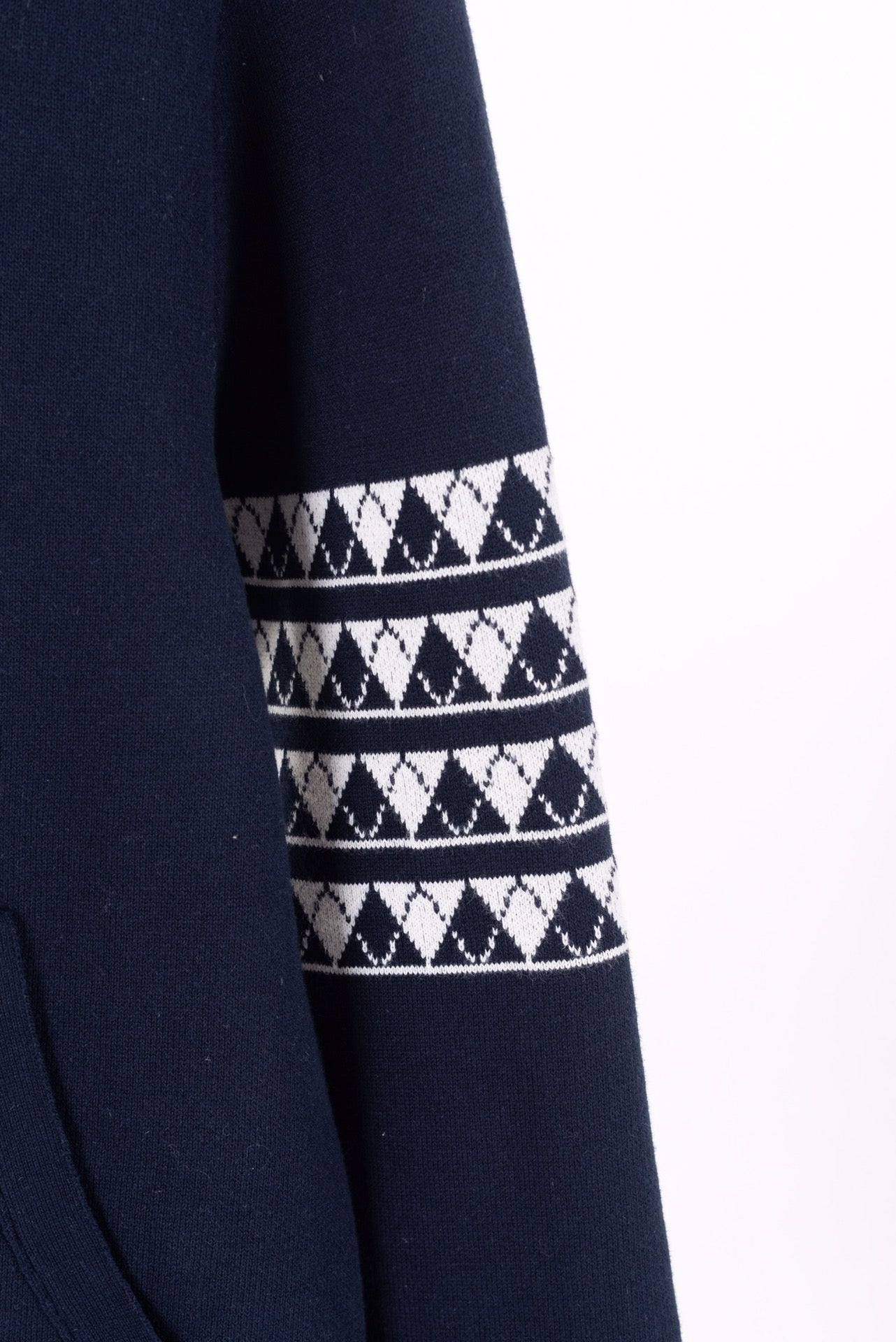 Dunkelblaue und graue Jacke
