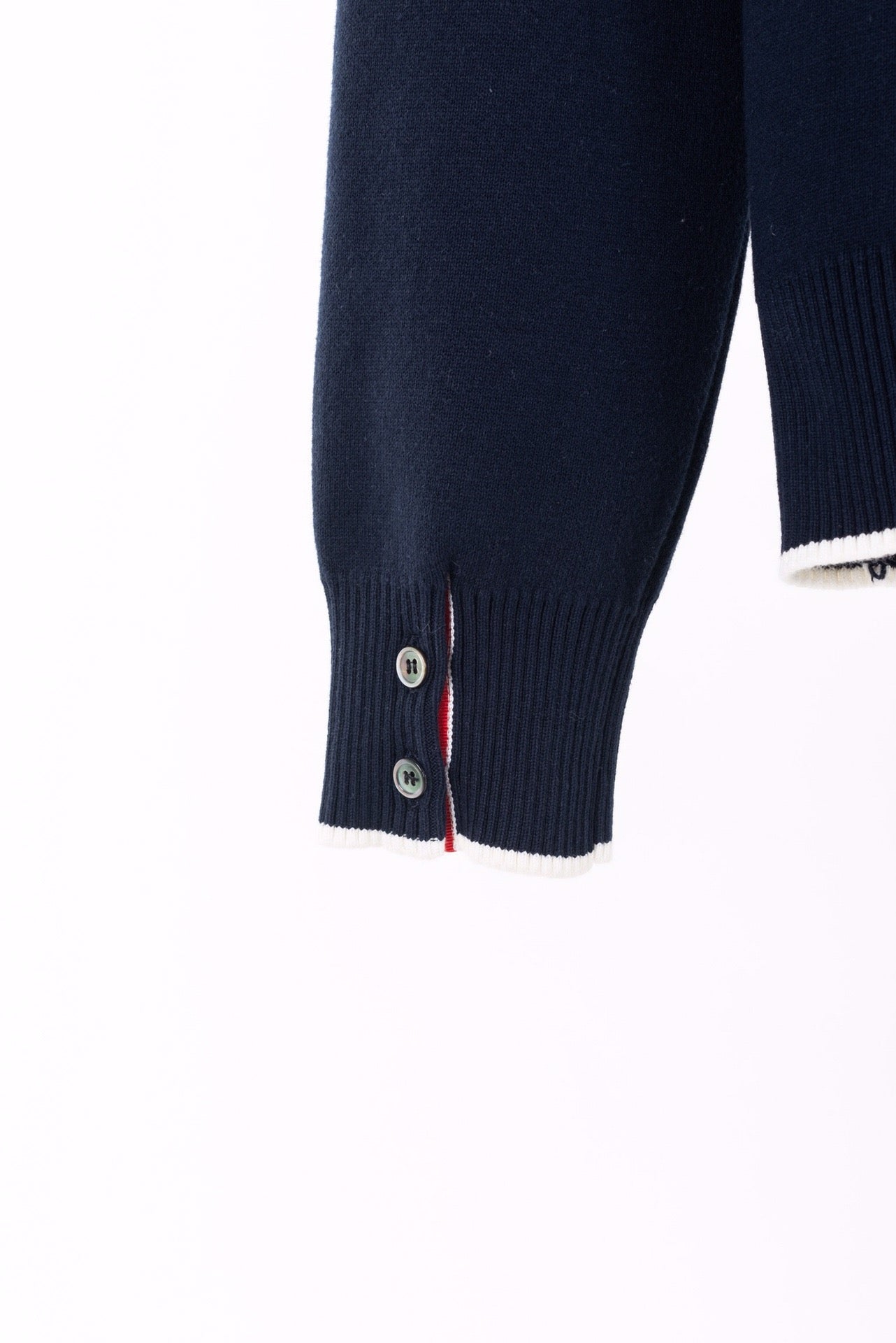 Dunkelblaue und graue Jacke